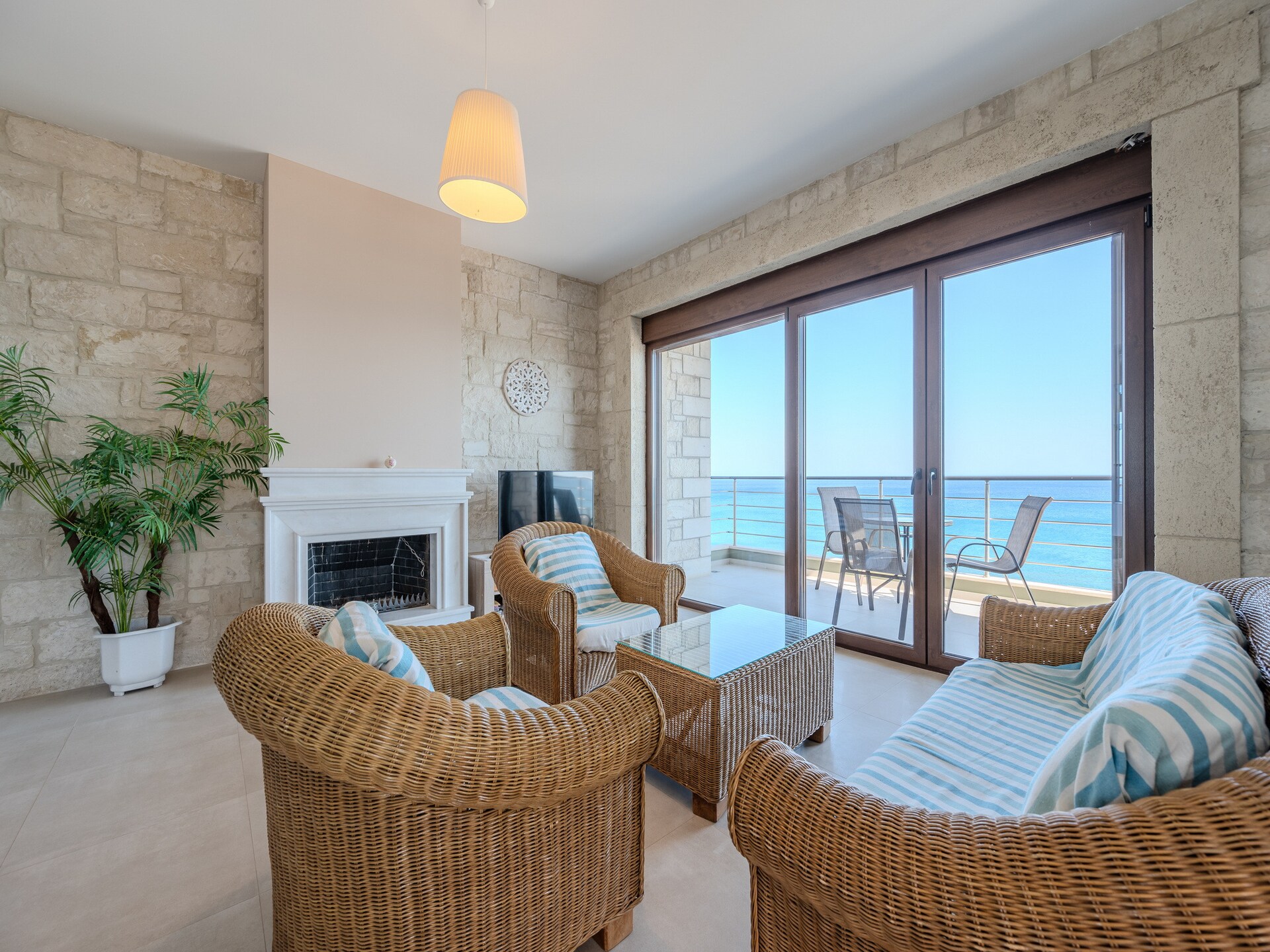 Lichtrijke villa op 50 meter van het strand in Keratokambos - foto 7