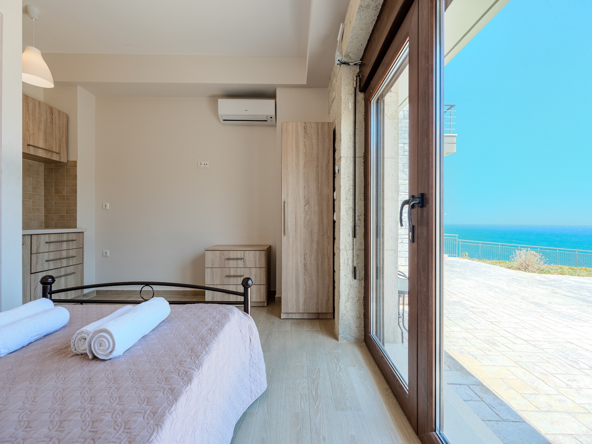 Lichtrijke villa op 50 meter van het strand in Keratokambos - foto 15