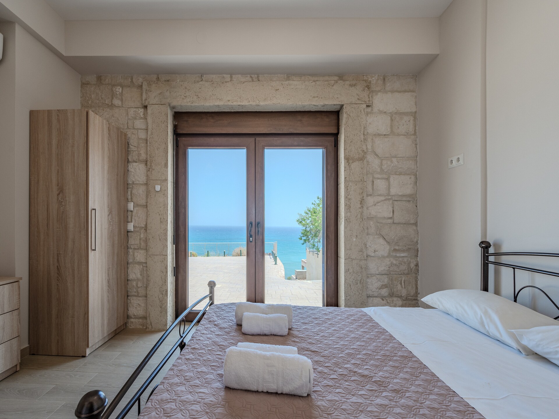 Lichtrijke villa op 50 meter van het strand in Keratokambos - foto 16