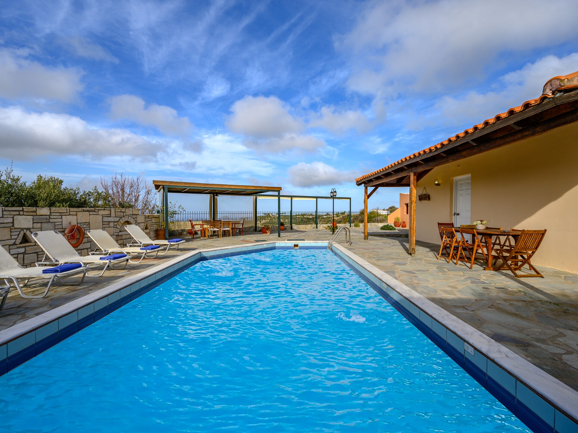 Galini Villa: Ruim vakantiehuis voor 10 aan de golfbaan van Episkopi - foto 6