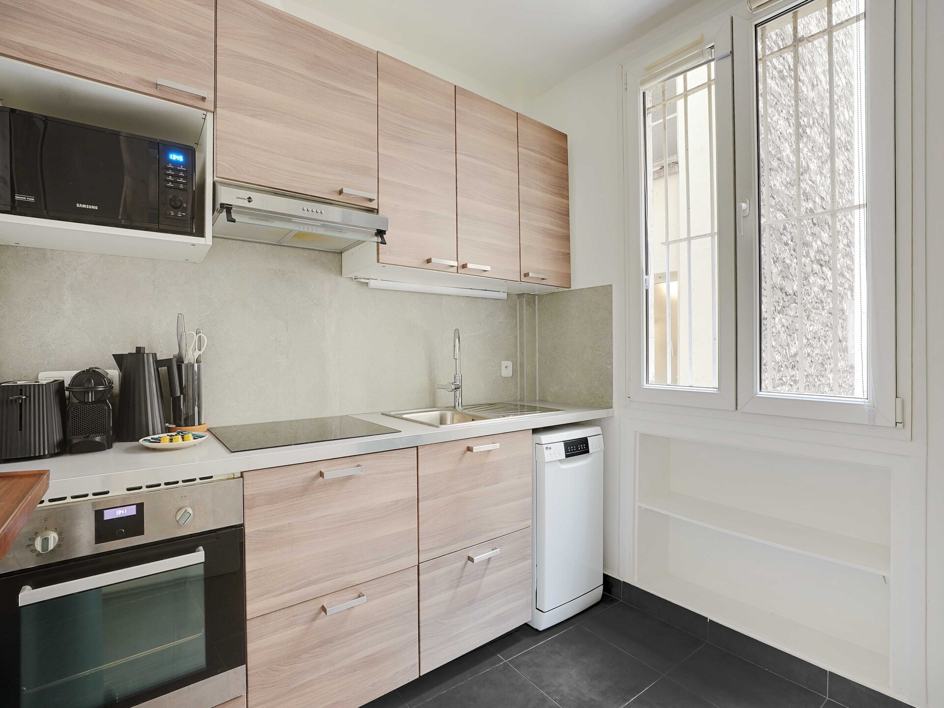 Licht appartement met 2 slaapkamers in het 14e arrondissement, vlakbij metro - foto 3