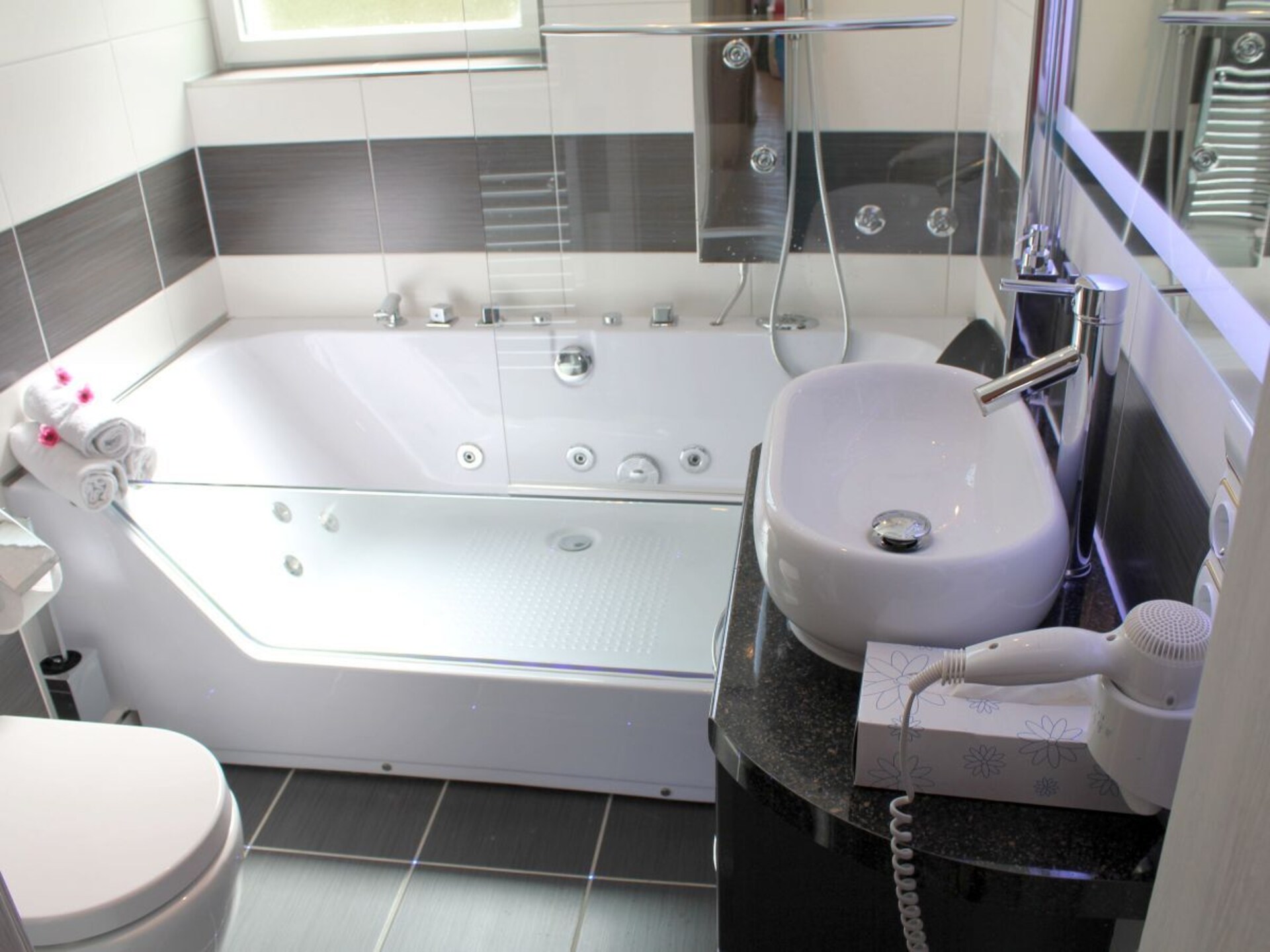 Stijlvol appartement met bubbelbad en zicht op de Eifel bij Schalkenmehren - foto 22