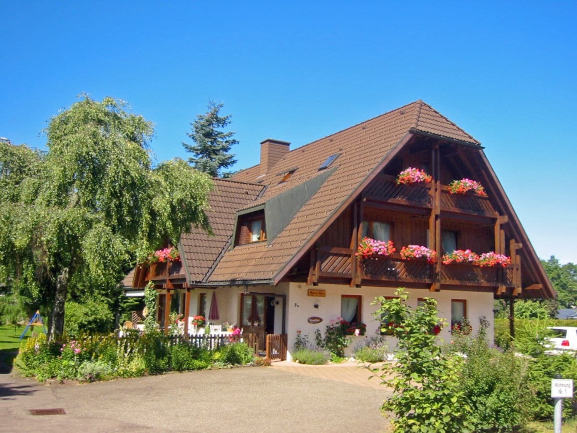 Gerenoveerd appartement in Hinterzarten met panoramisch uitzicht op de bergen - foto 2