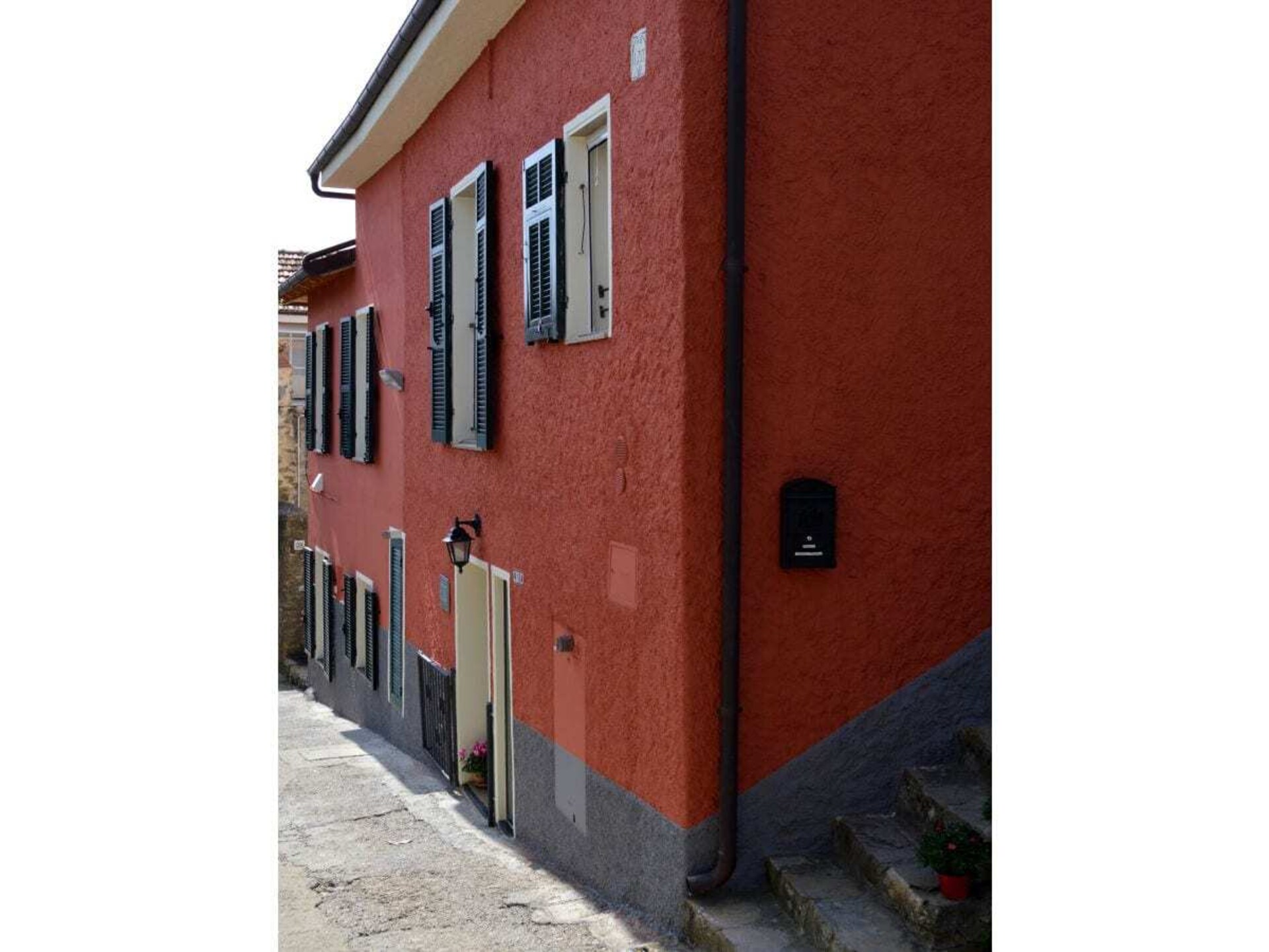 Gerenoveerd 18e-eeuws huis met tuin bij Diano San Pietro - foto 1