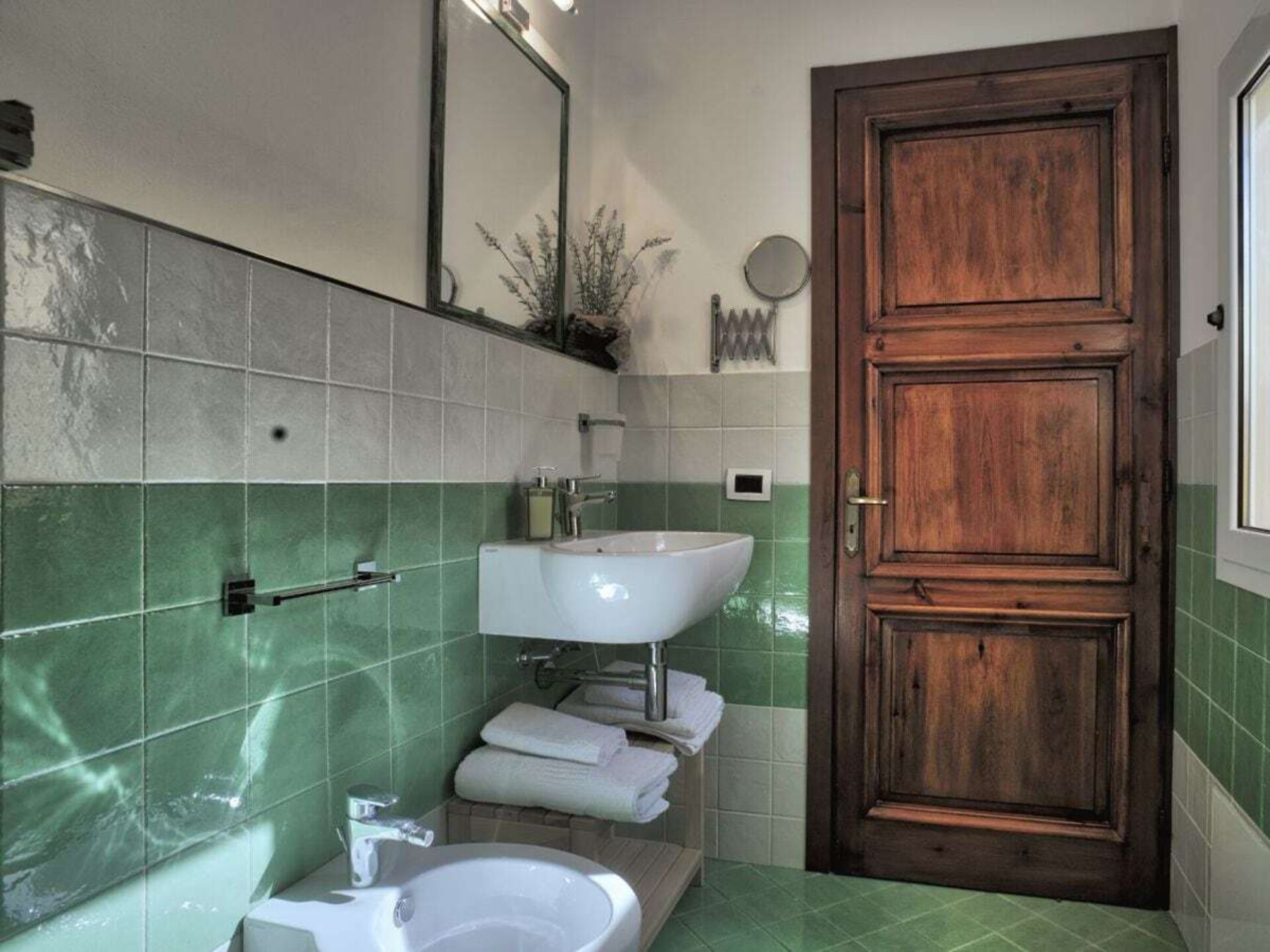 Gerenoveerd appartement met tuin en uitzicht op olijfgaarden bij Diano San Pietro - foto 11