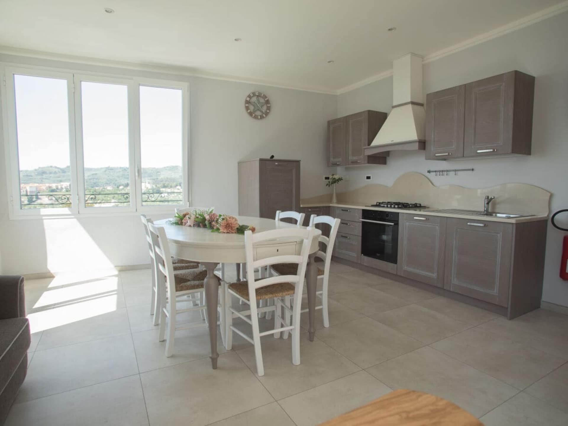 Modern vakantiehuis met panoramisch uitzicht in Diano San Pietro - foto 4