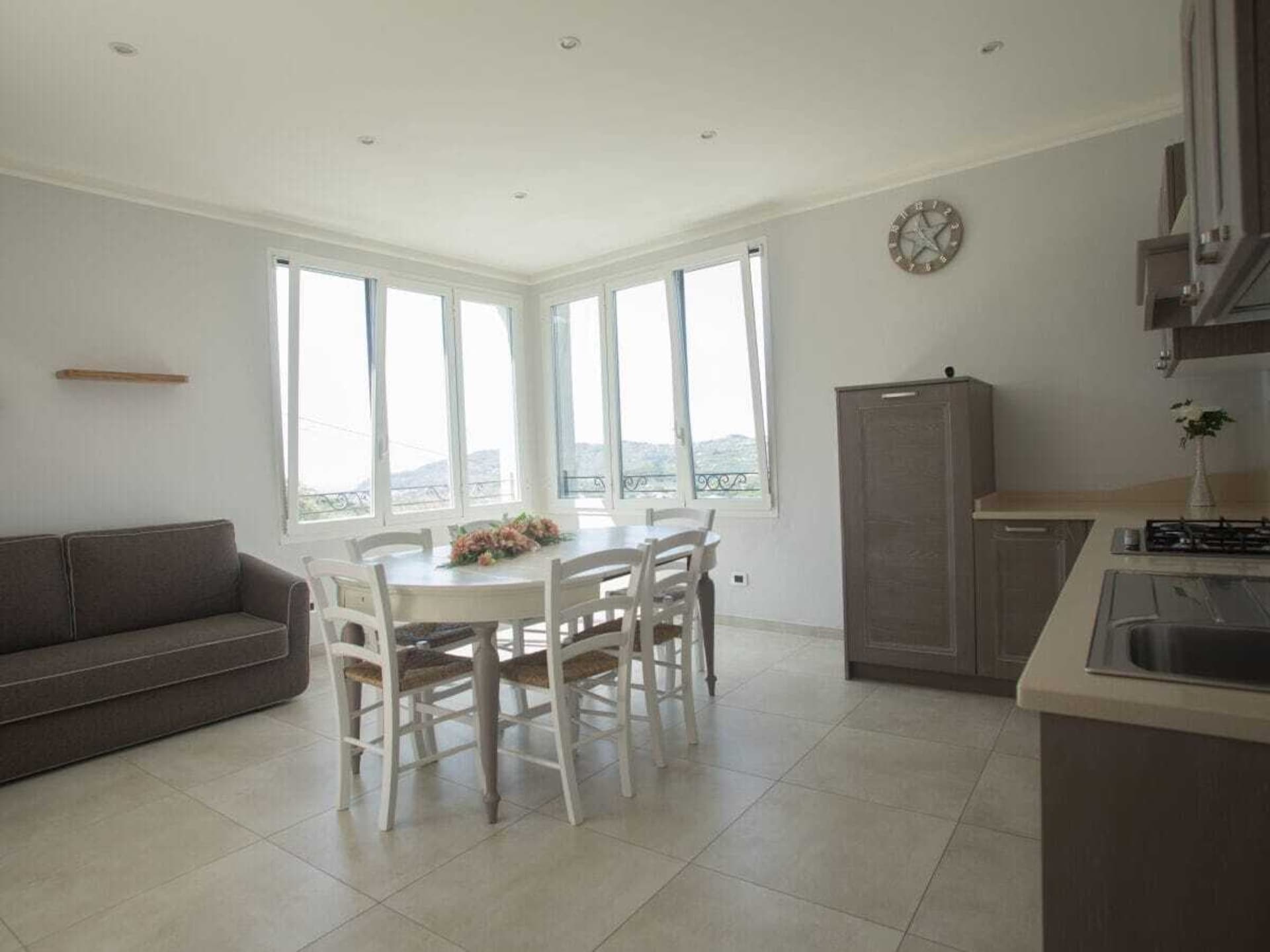 Modern vakantiehuis met panoramisch uitzicht in Diano San Pietro - foto 5
