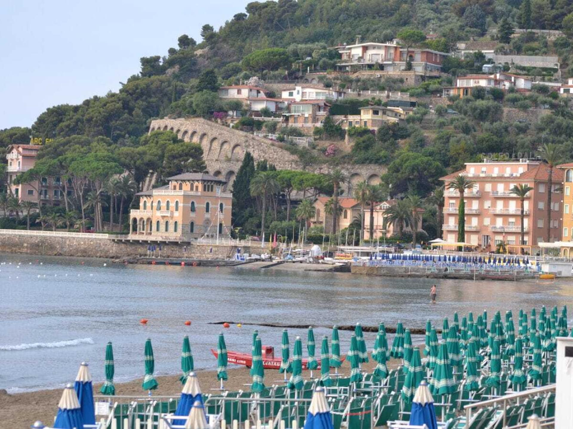 Modern vakantiehuis met panoramisch uitzicht in Diano San Pietro - foto 16