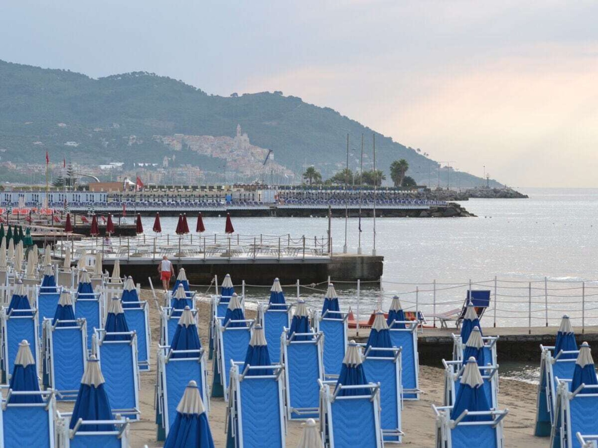 Modern vakantiehuis met panoramisch uitzicht in Diano San Pietro - foto 17