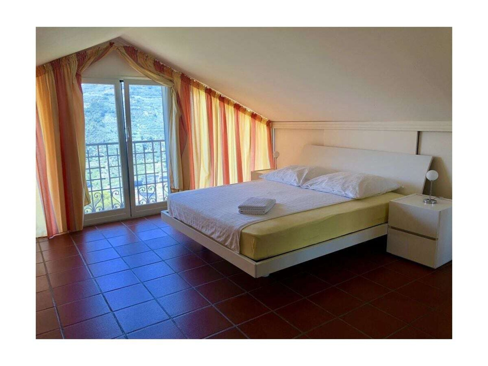 Ruime heuveltopvilla met sauna en zeezicht nabij Soldano - foto 12