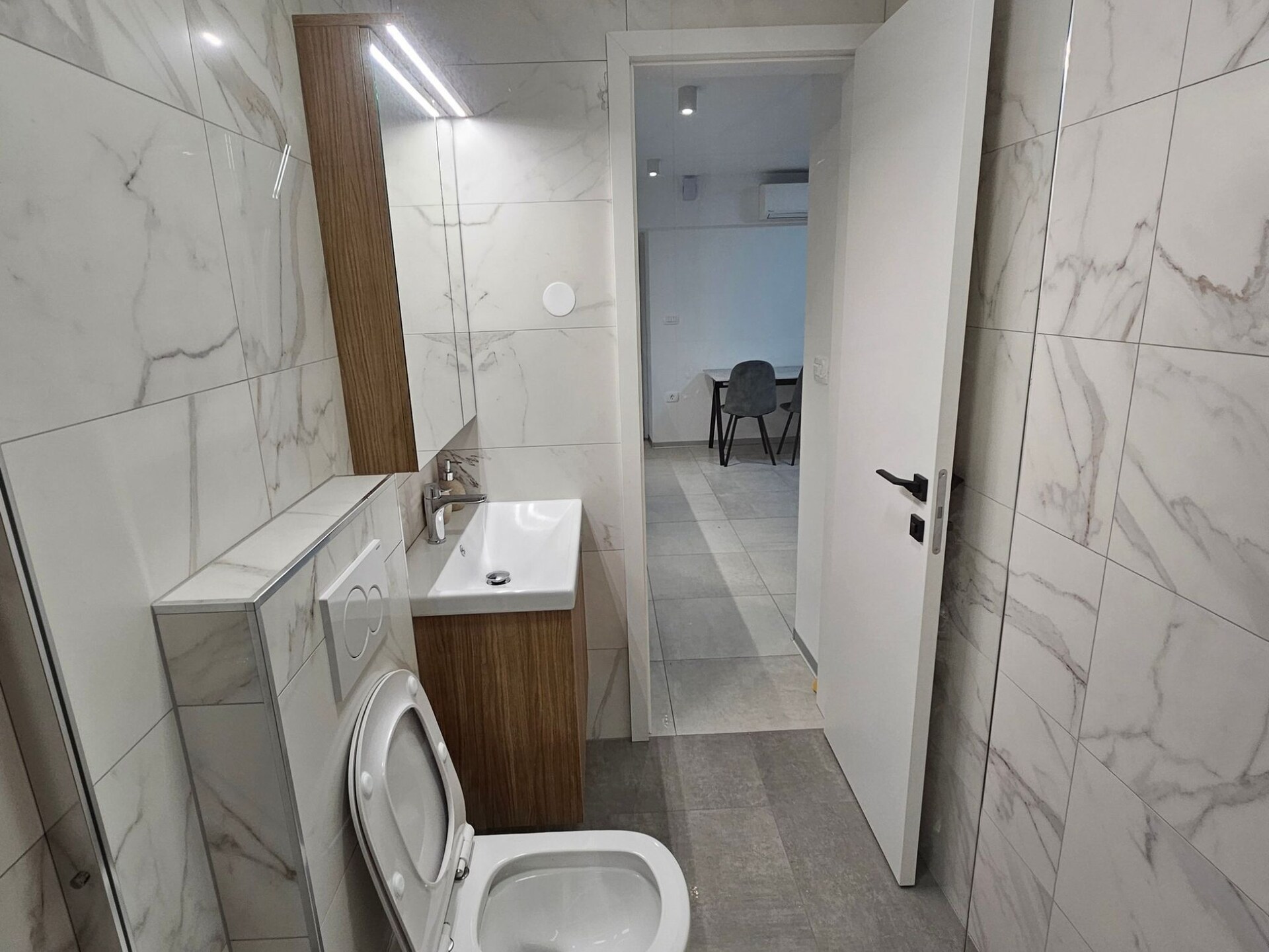 Luxe appartement in Portoroz met zeezicht, terras en hot-tub - foto 8