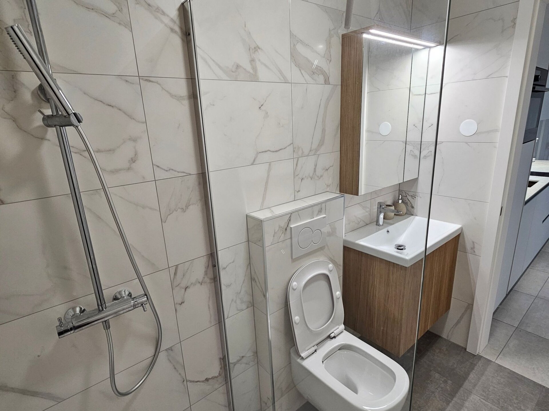 Luxe appartement in Portoroz met zeezicht, terras en hot-tub - foto 10