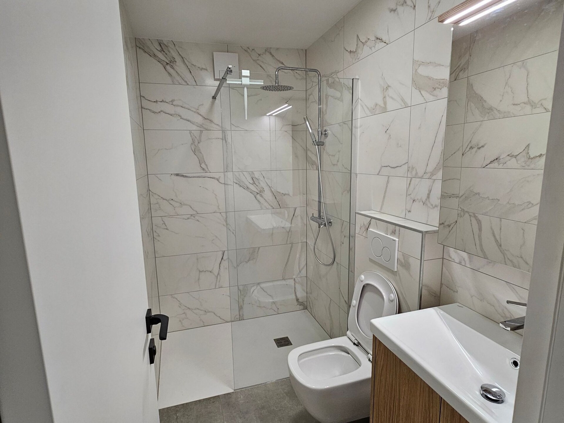 Luxe appartement in Portoroz met zeezicht, terras en hot-tub - foto 9