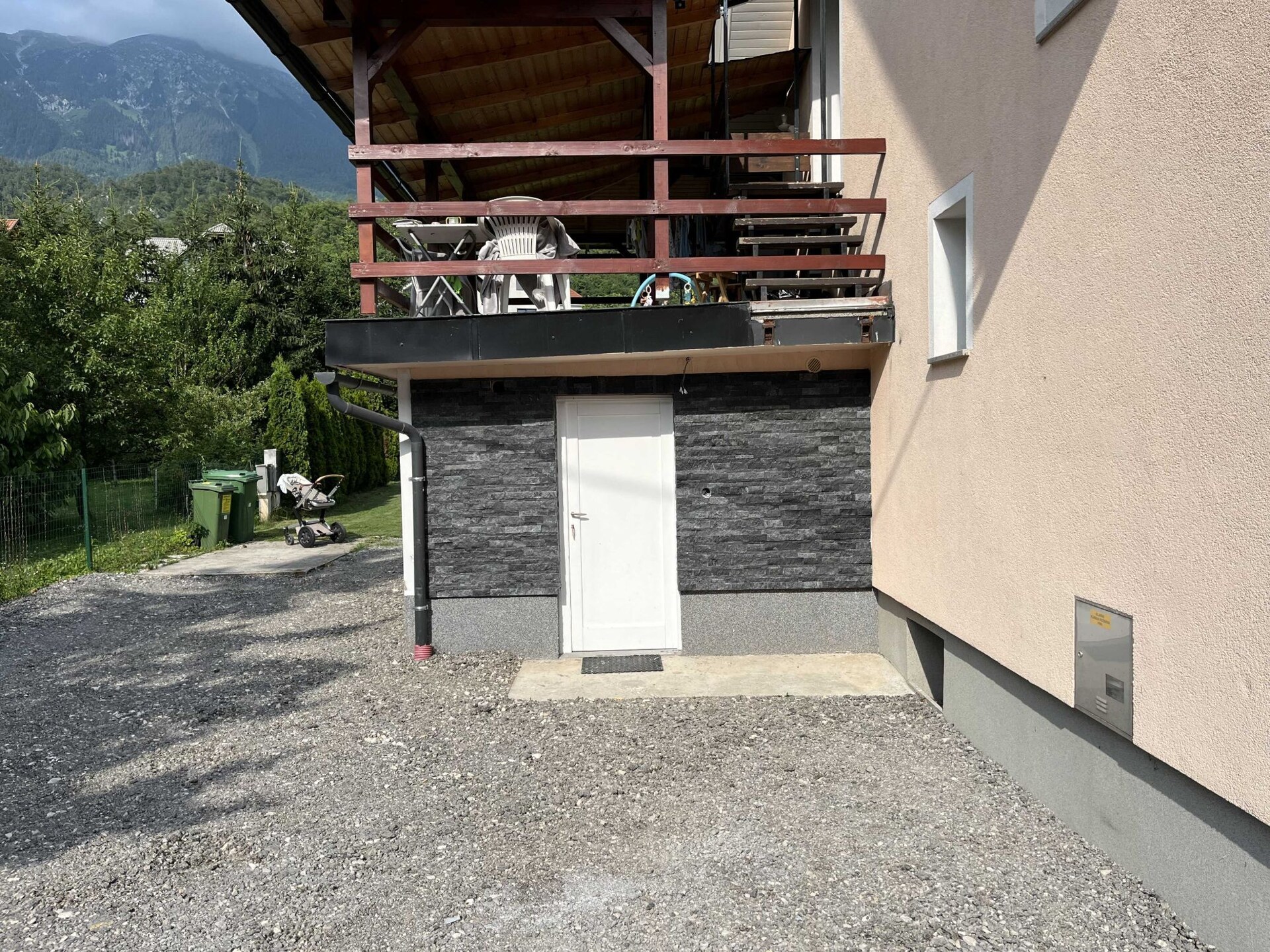 Knus studio-appartement in Žirovnica met uitzicht op de groene tuin - foto 16