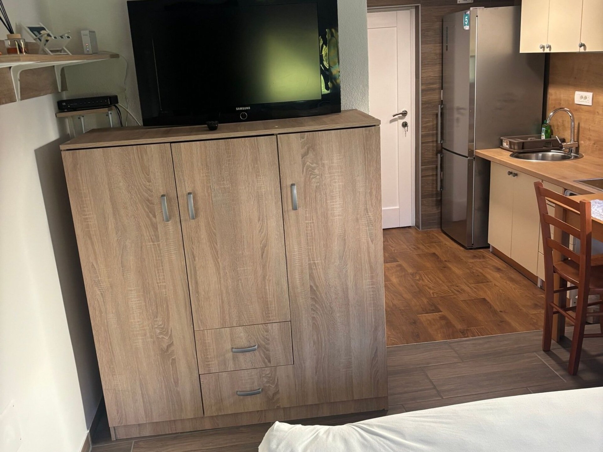 Knus studio-appartement in Žirovnica met uitzicht op de groene tuin - foto 4