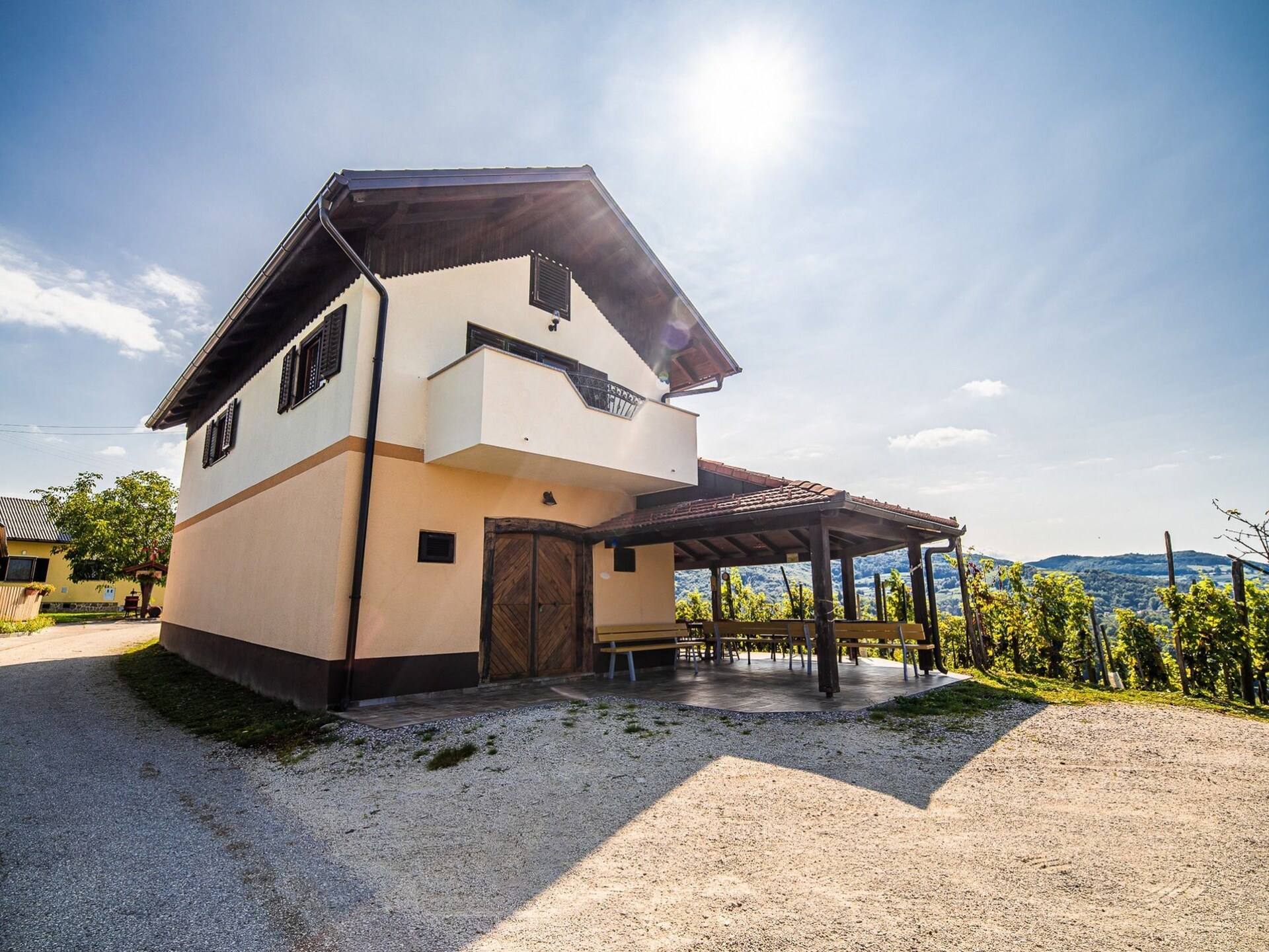 Vrijstaand vakantiehuis met bergzicht en rivier in Cerklje ob Krki - foto 30