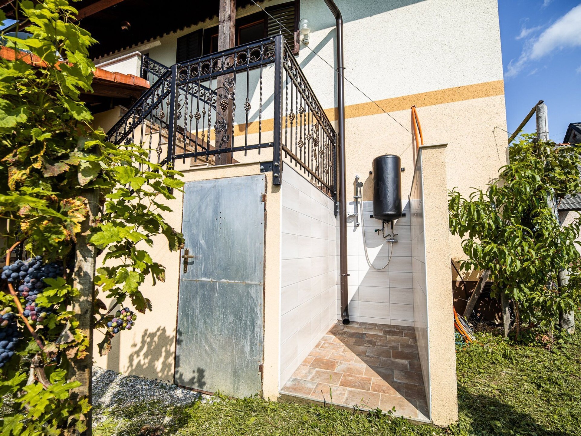 Vrijstaand vakantiehuis met bergzicht en rivier in Cerklje ob Krki - foto 26