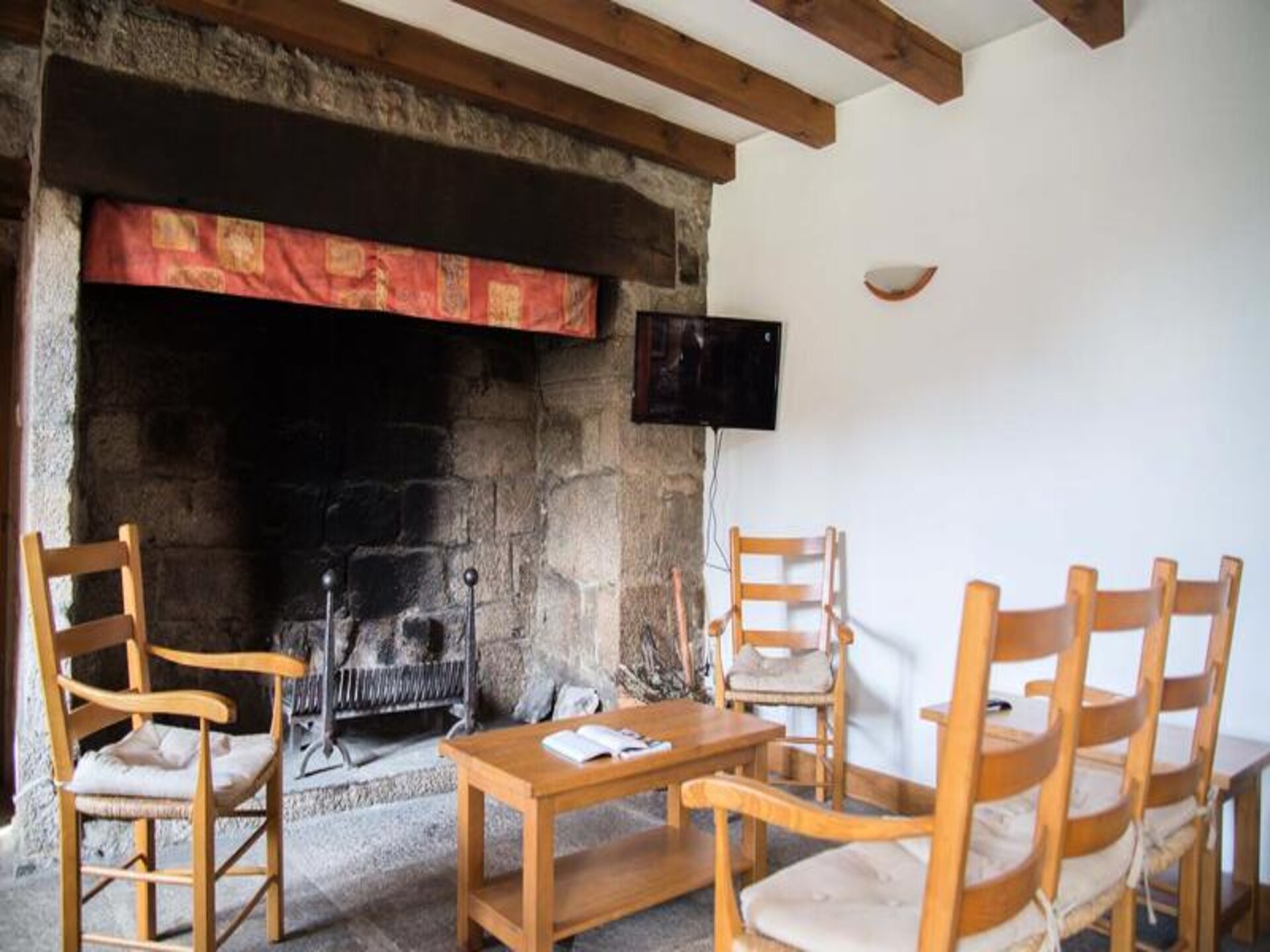 Authentiek vakantiehuis in Arzenc-d'Apcher met zwembad en uitzicht op de Gorges du Bès - foto 8