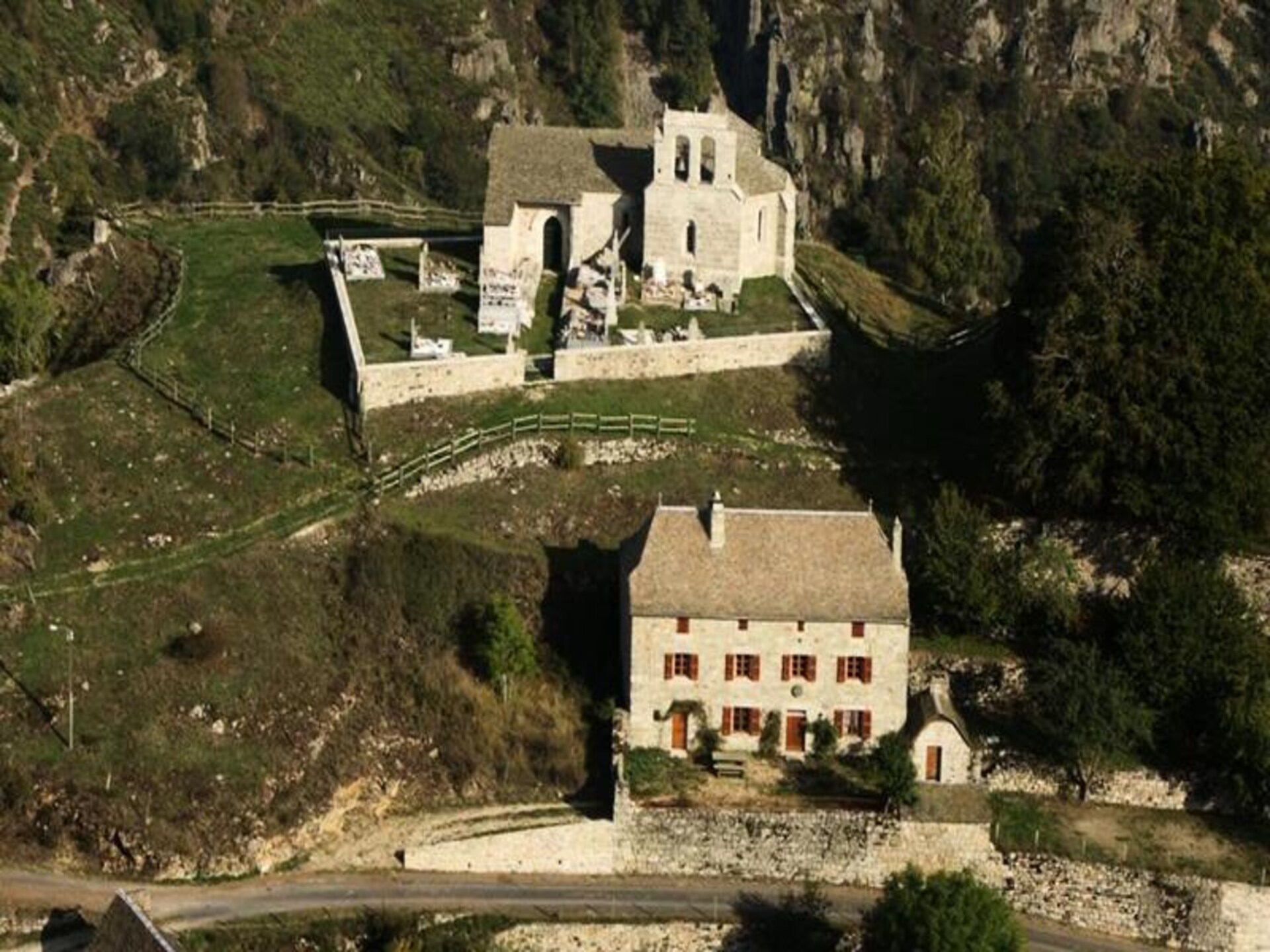 Authentiek vakantiehuis in Arzenc-d'Apcher met zwembad en uitzicht op de Gorges du Bès - foto 15