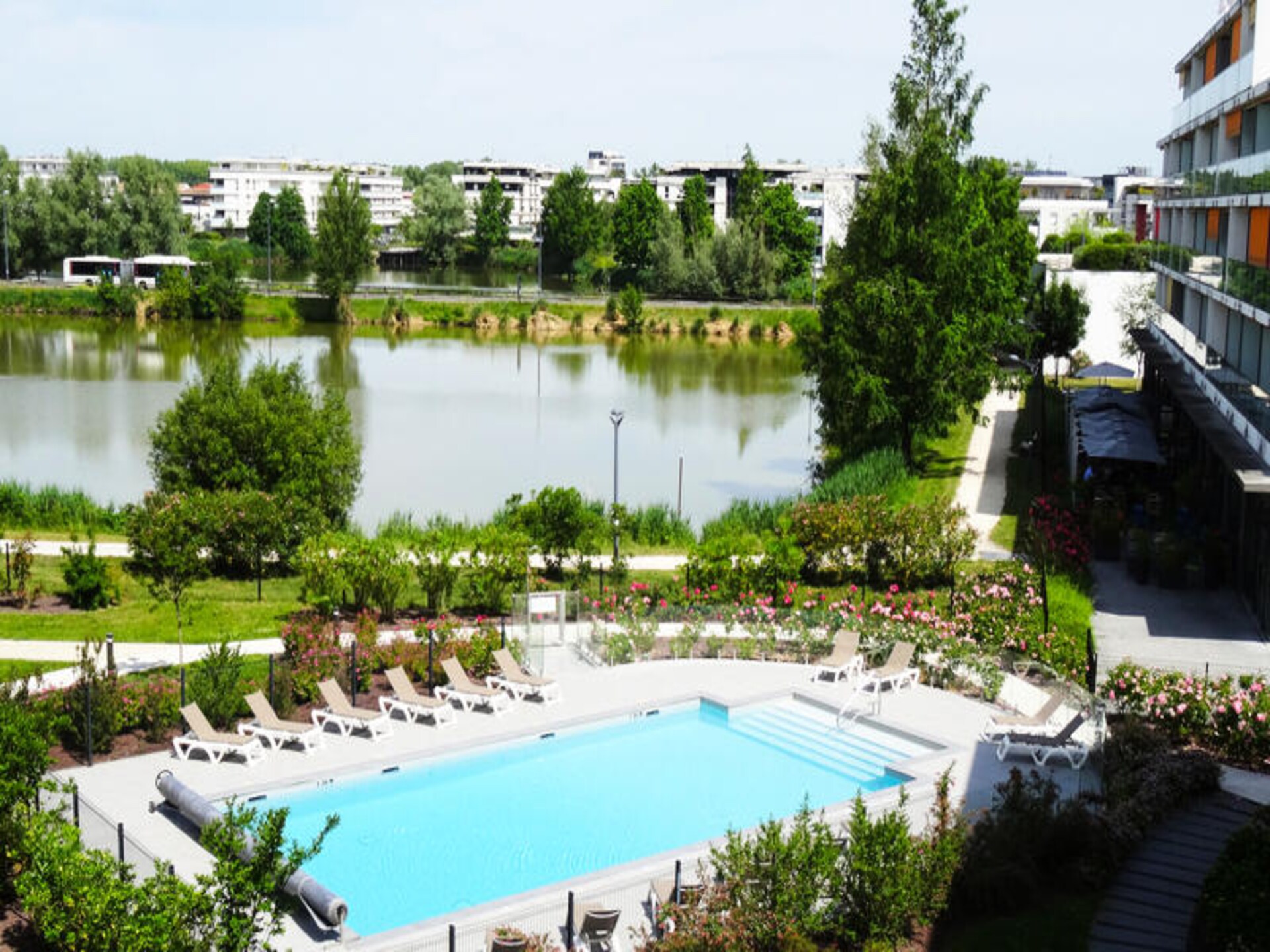 Licht appartement met terras bij het meer, vlakbij tram naar centrum Bordeaux - foto 12