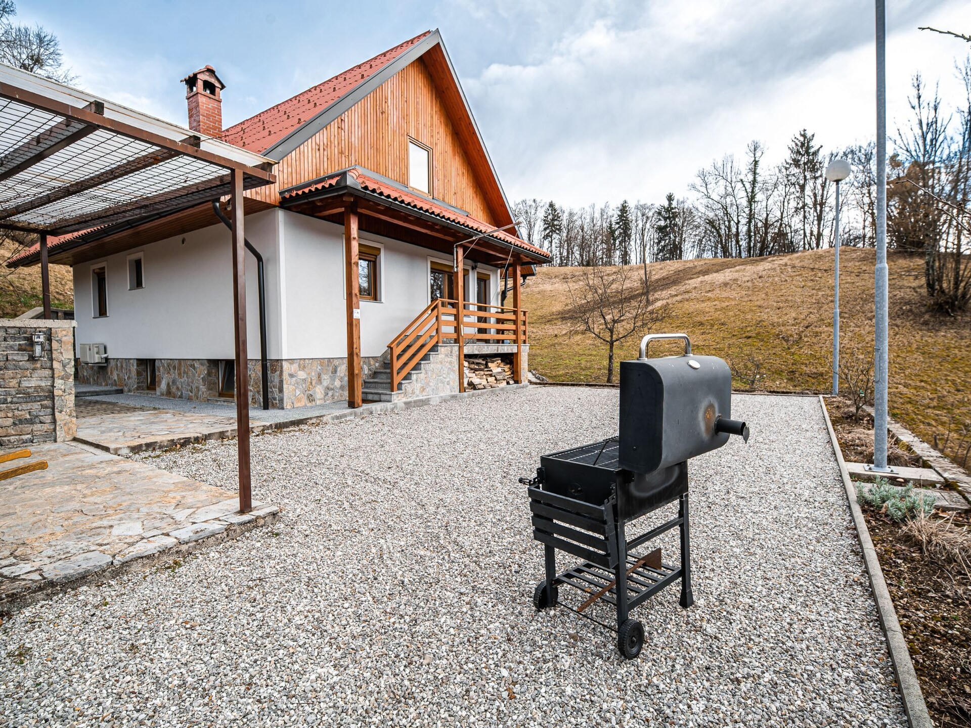 Vrijstaand vakantiehuis met sauna en BBQ aan de rivier bij Slap ob Idrijci - foto 35