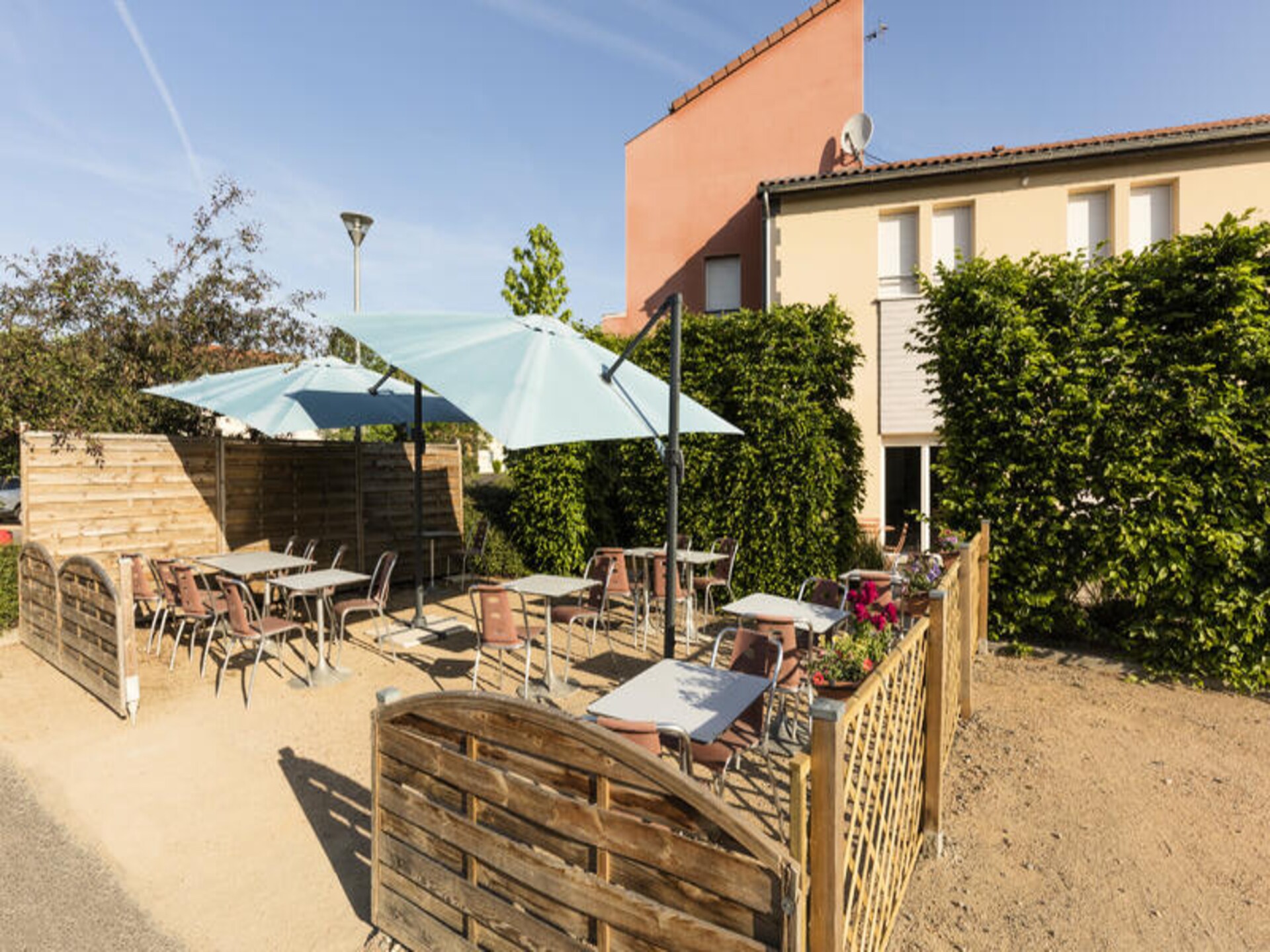 Ruim appartement voor 6 nabij Clermont-Ferrand met zwembad - foto 4