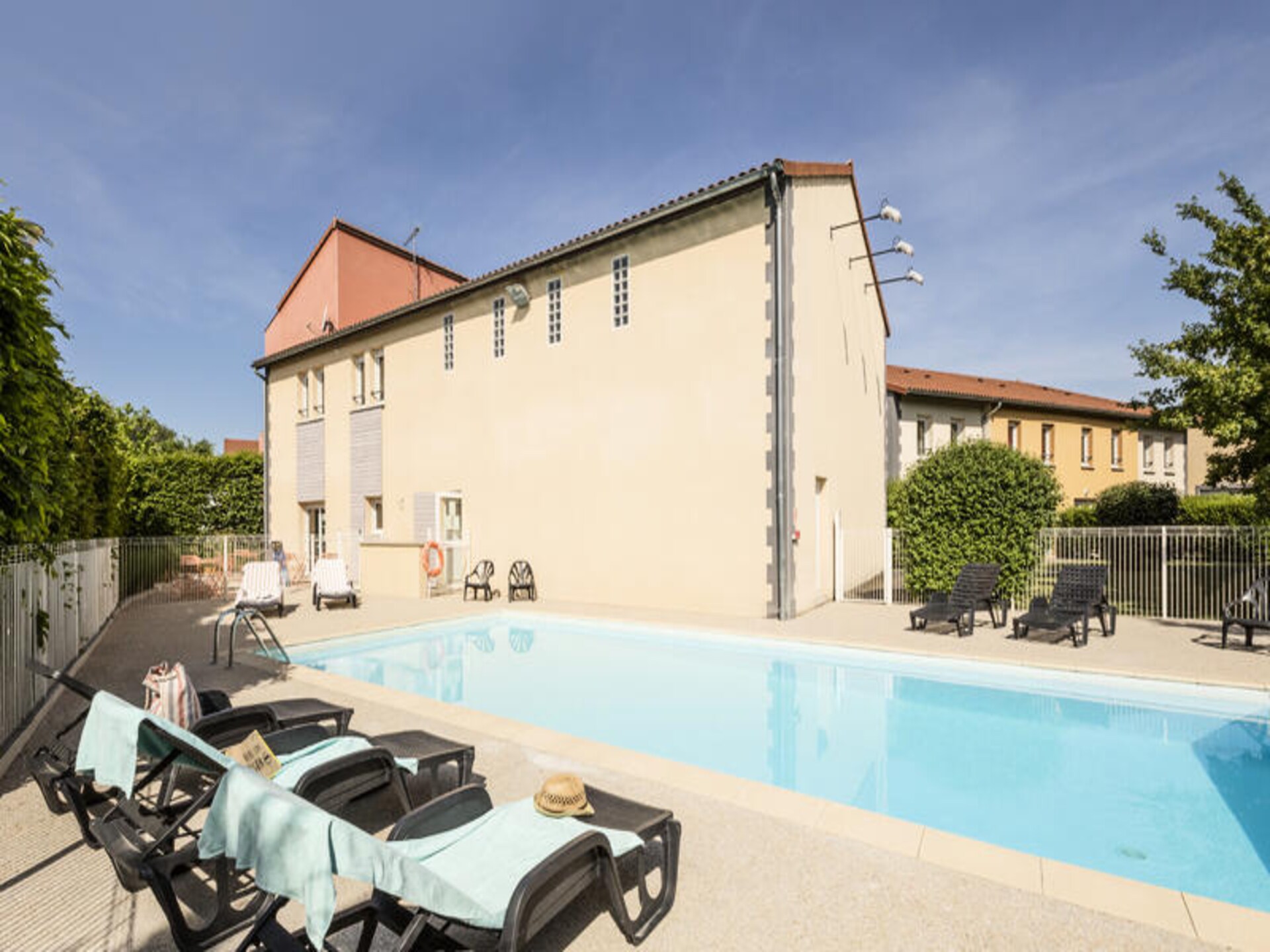 Ruim appartement voor 8 bij Clermont-Ferrand met zwembad - foto 2