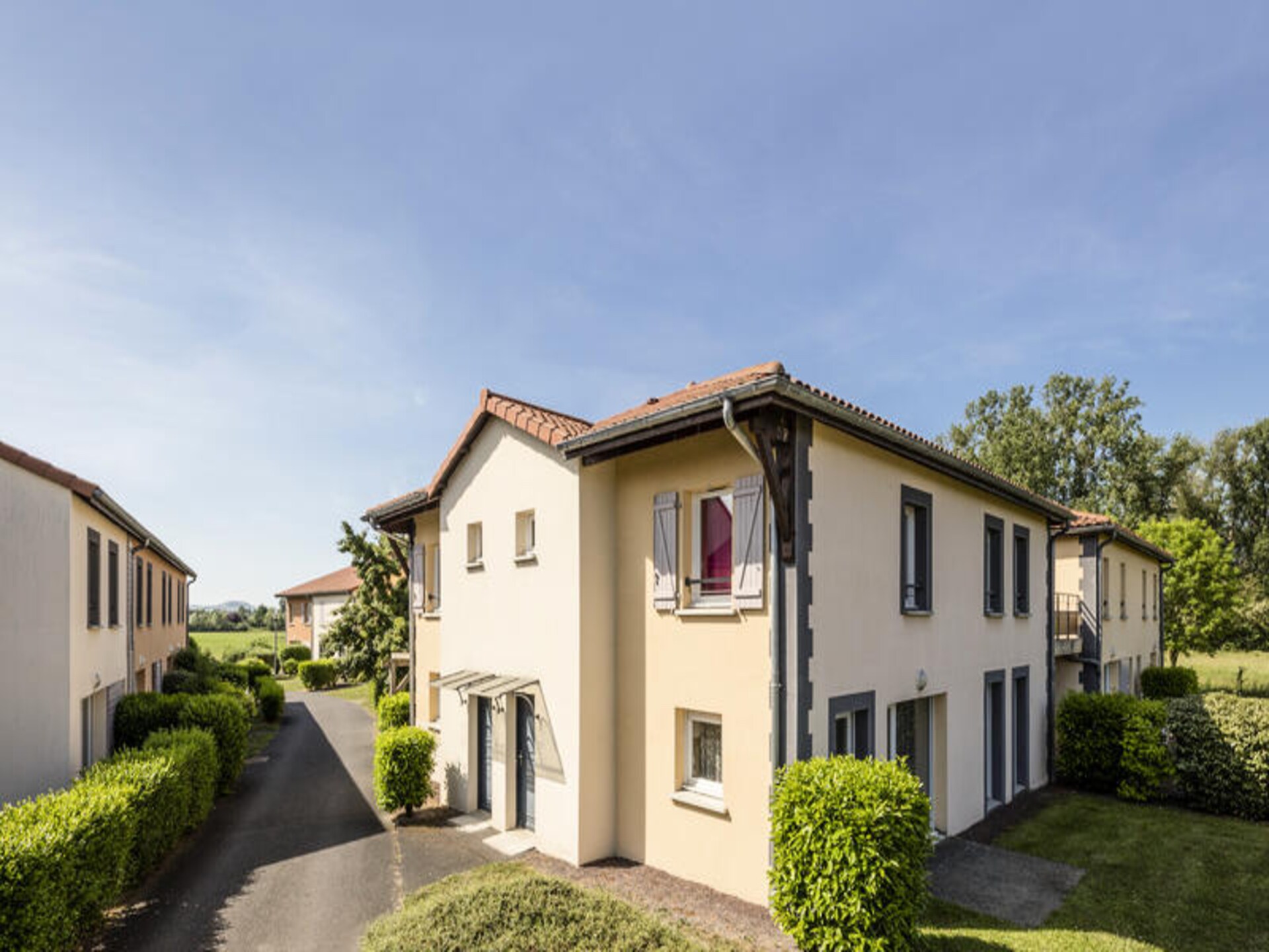 Knus appartement voor 2 bij Clermont-Ferrand met zwembad en gratis wifi - foto 2