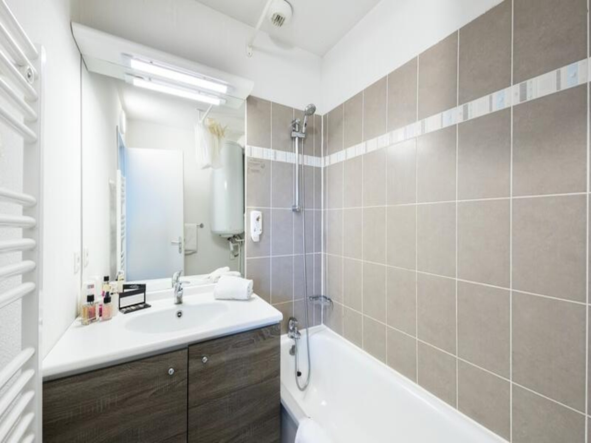 Knus appartement voor 2 bij Clermont-Ferrand met zwembad en gratis wifi - foto 19