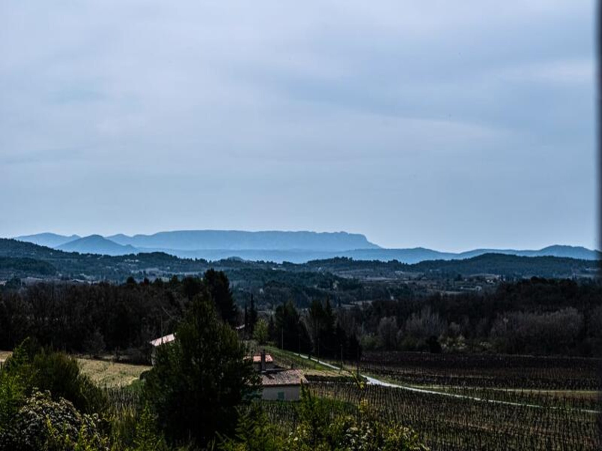 Gerenoveerd huis met panoramisch uitzicht in de Luberon bij La Tour d'Aigues - foto 6