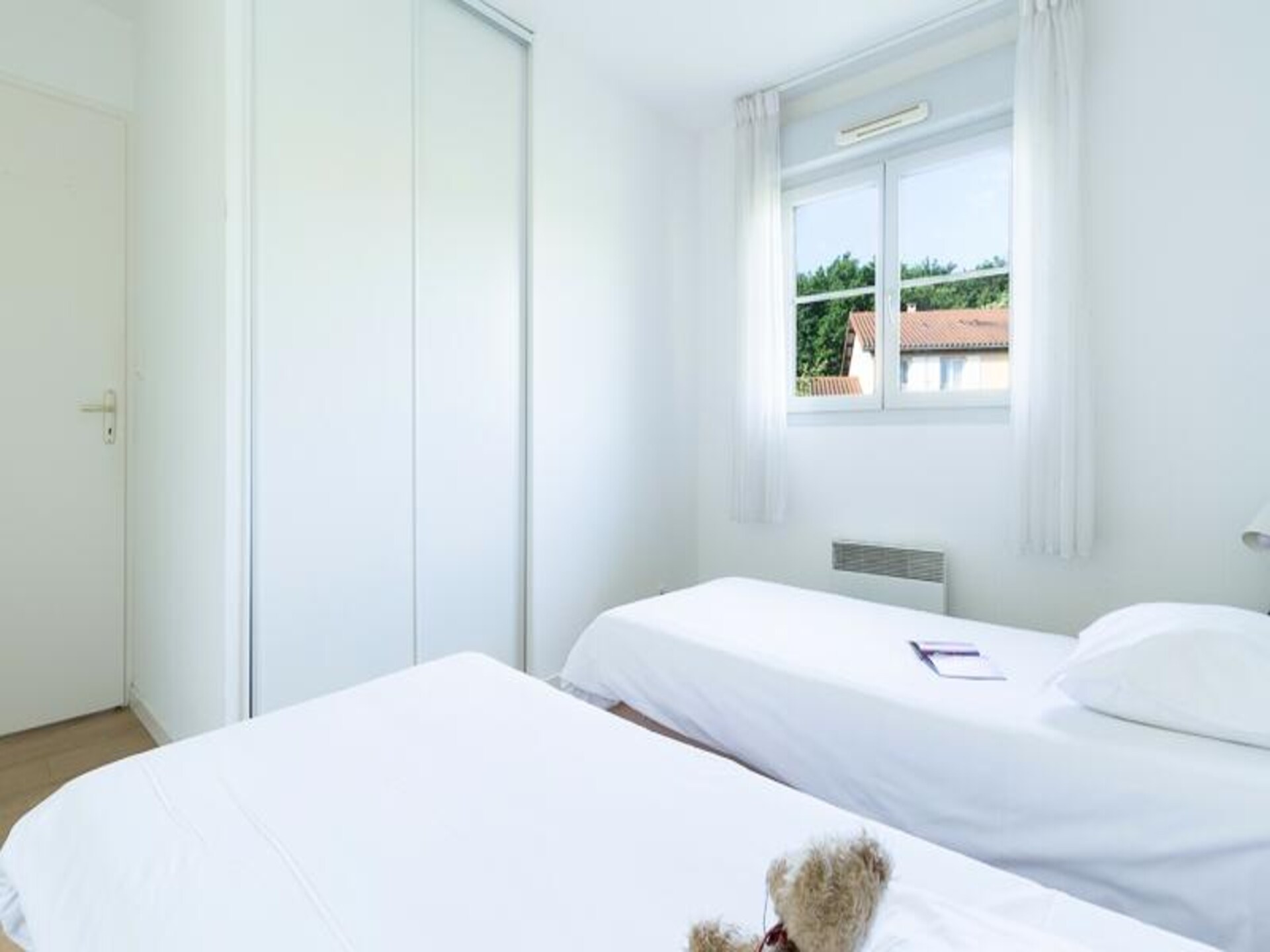 Ruim duplex appartement voor 8 personen bij Lyon met zwembad - foto 17