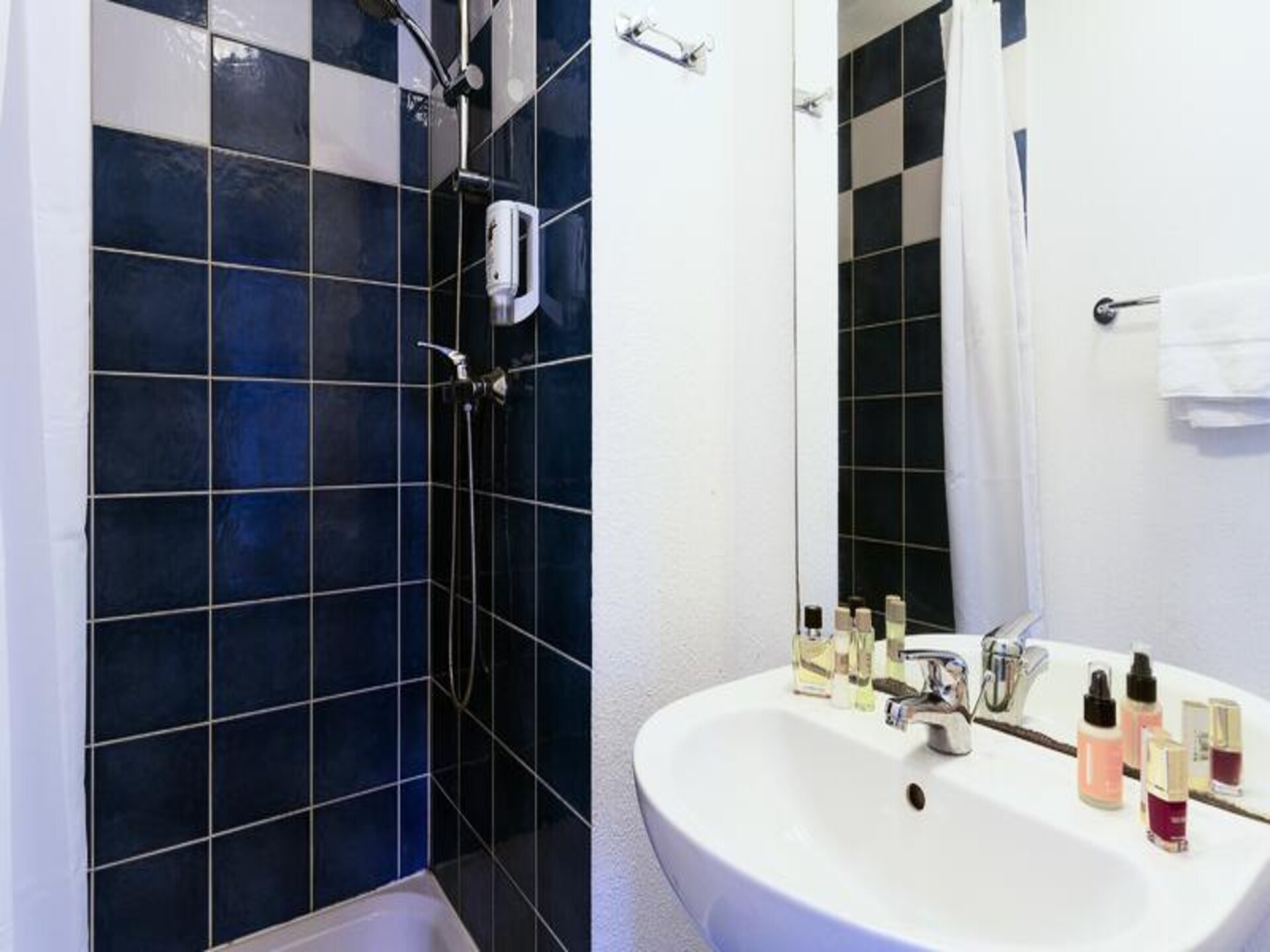Ruim duplex appartement voor 8 personen bij Lyon met zwembad - foto 20