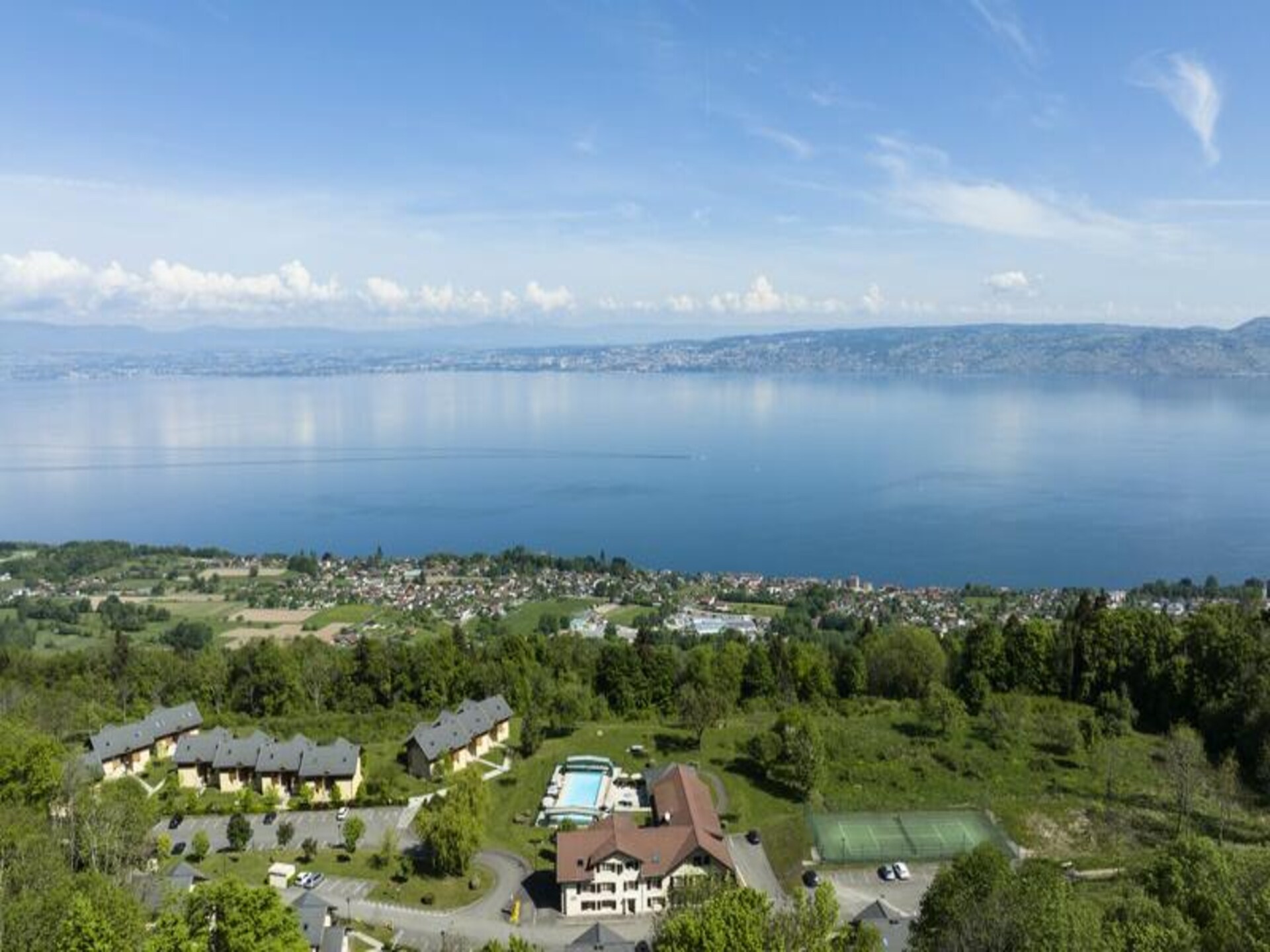 Rustiek chalet-appartement bij het Meer van Genève met zwembad en tennis - foto 17