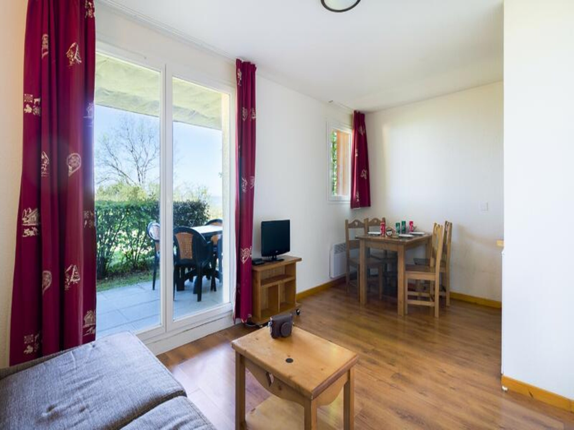 Rustiek chalet-appartement bij het Meer van Genève met zwembad en tennis - foto 21