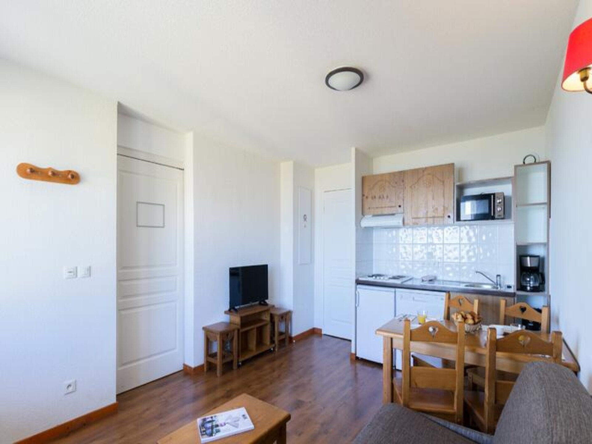 Rustiek chalet-appartement bij het Meer van Genève met zwembad en tennis - foto 22