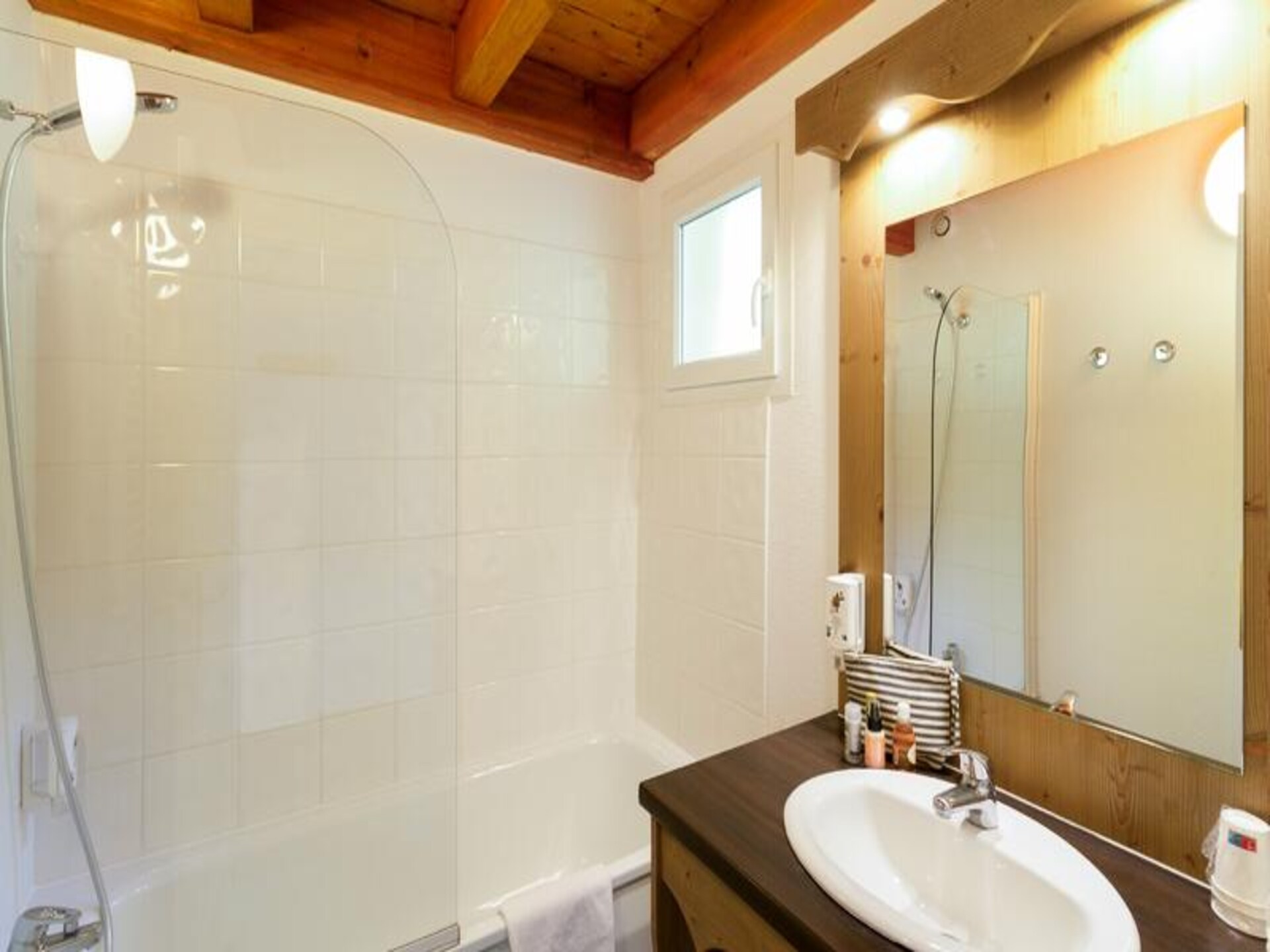 Rustiek chalet-appartement bij het Meer van Genève met zwembad en tennis - foto 26