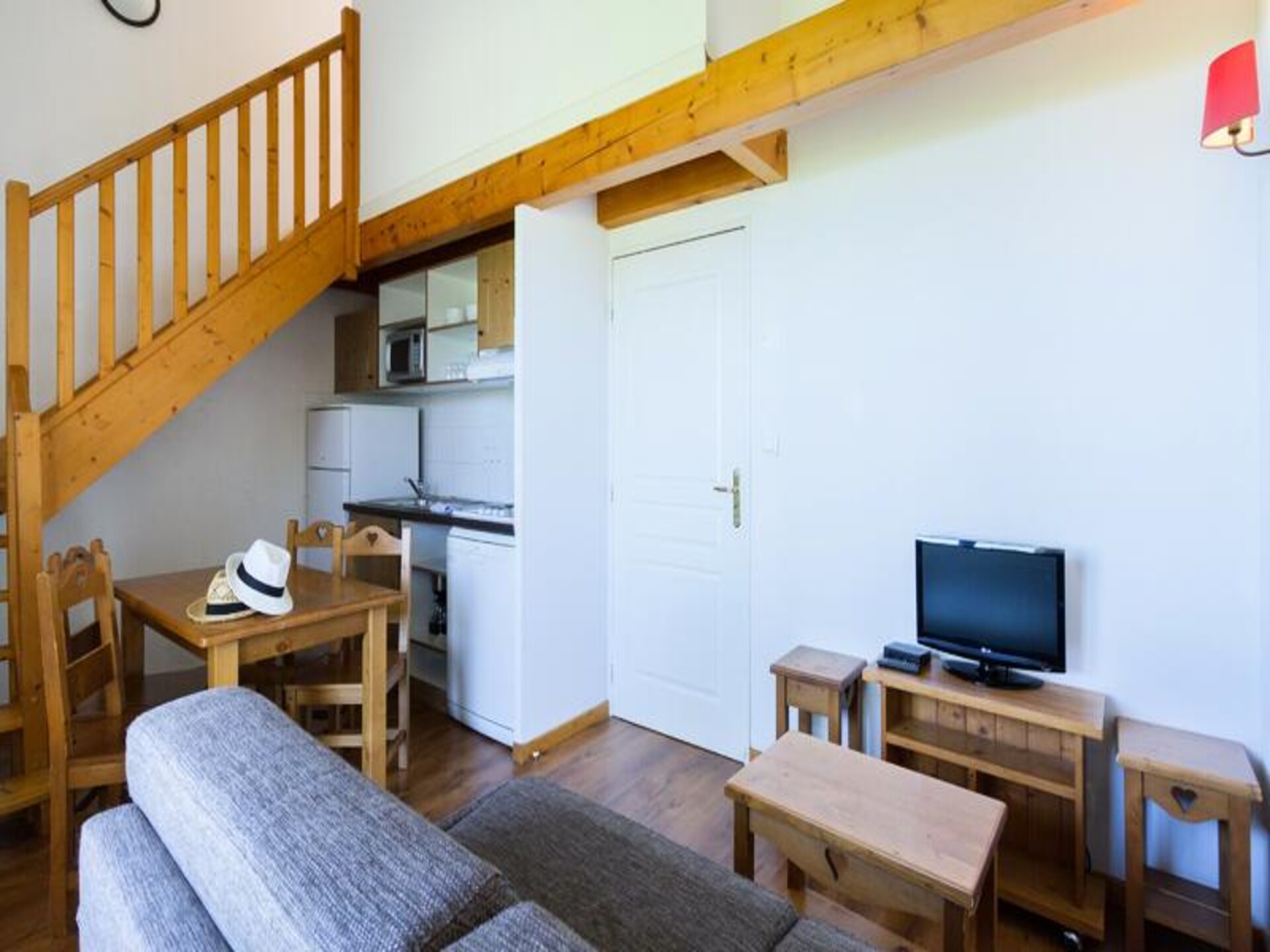 Rustiek chalet-appartement voor 6 bij het Meer van Genève met zwembad - foto 20