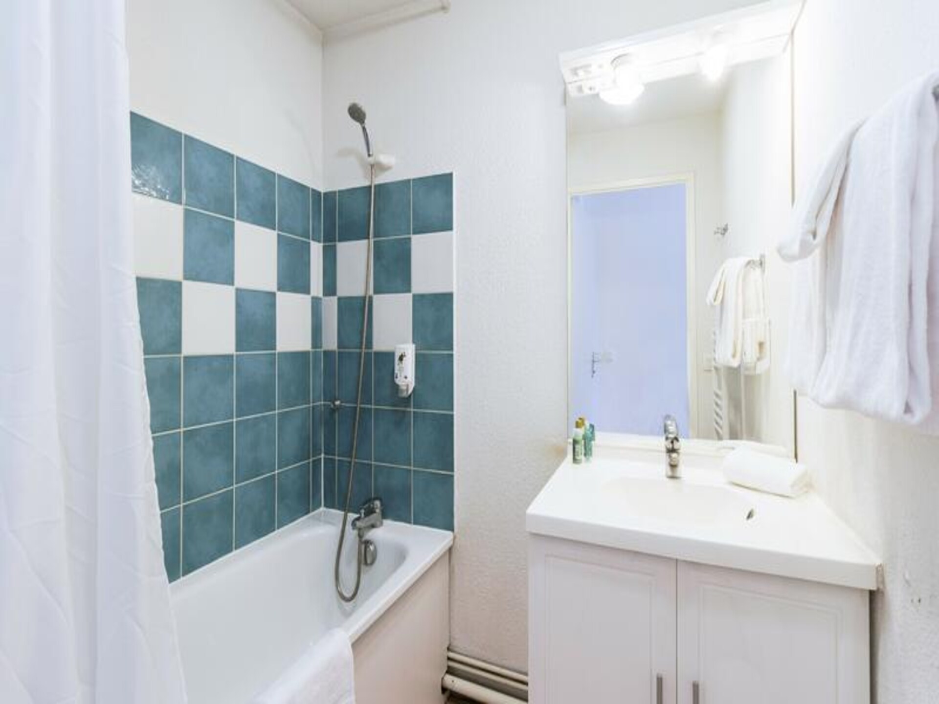 Ruim duplexappartement voor 8 personen bij Lyon met zwembad - foto 25