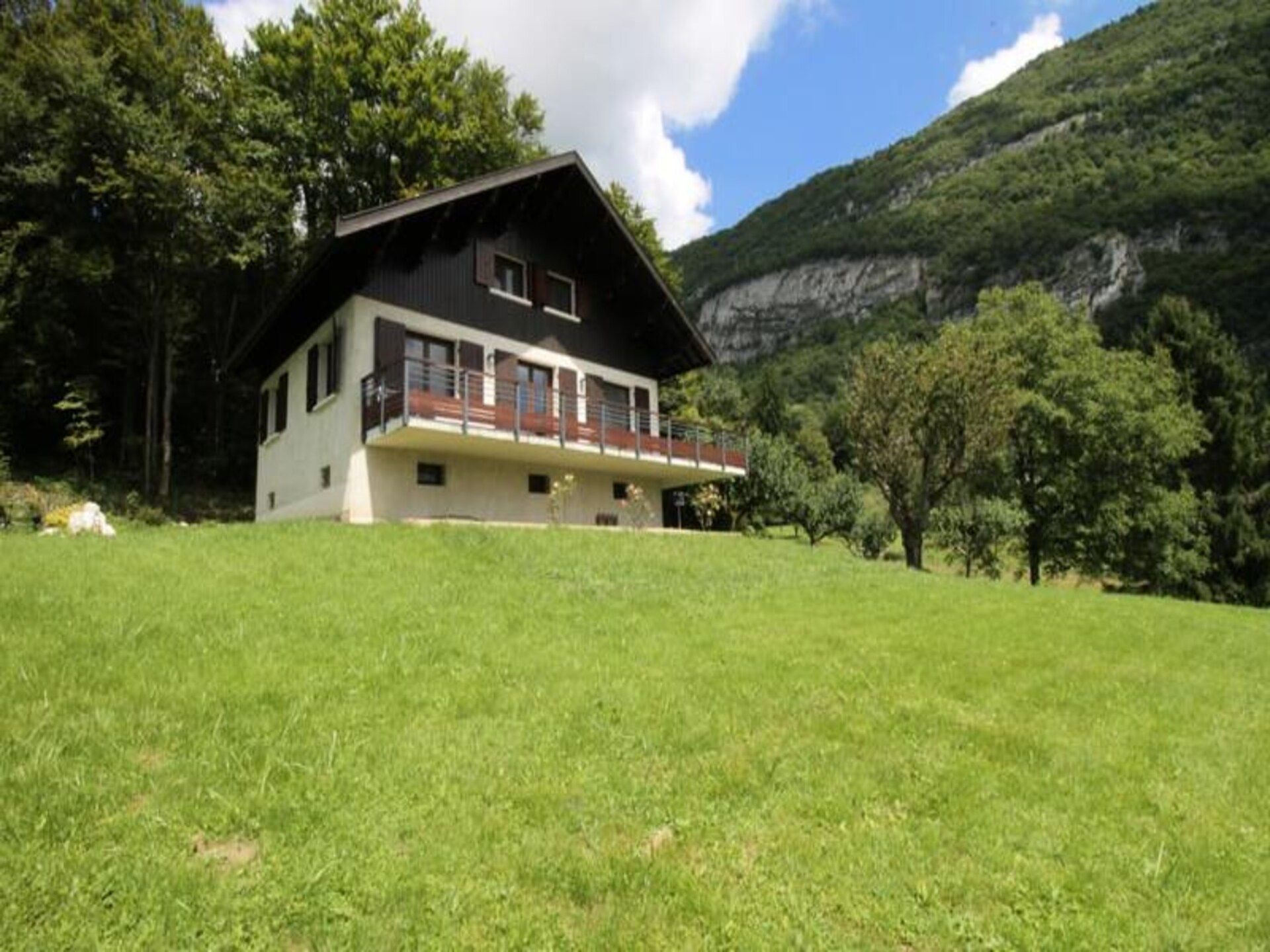 Sfeervol chalet met 5 slaapkamers en panorama op Lac d'Aiguebelette - foto 8
