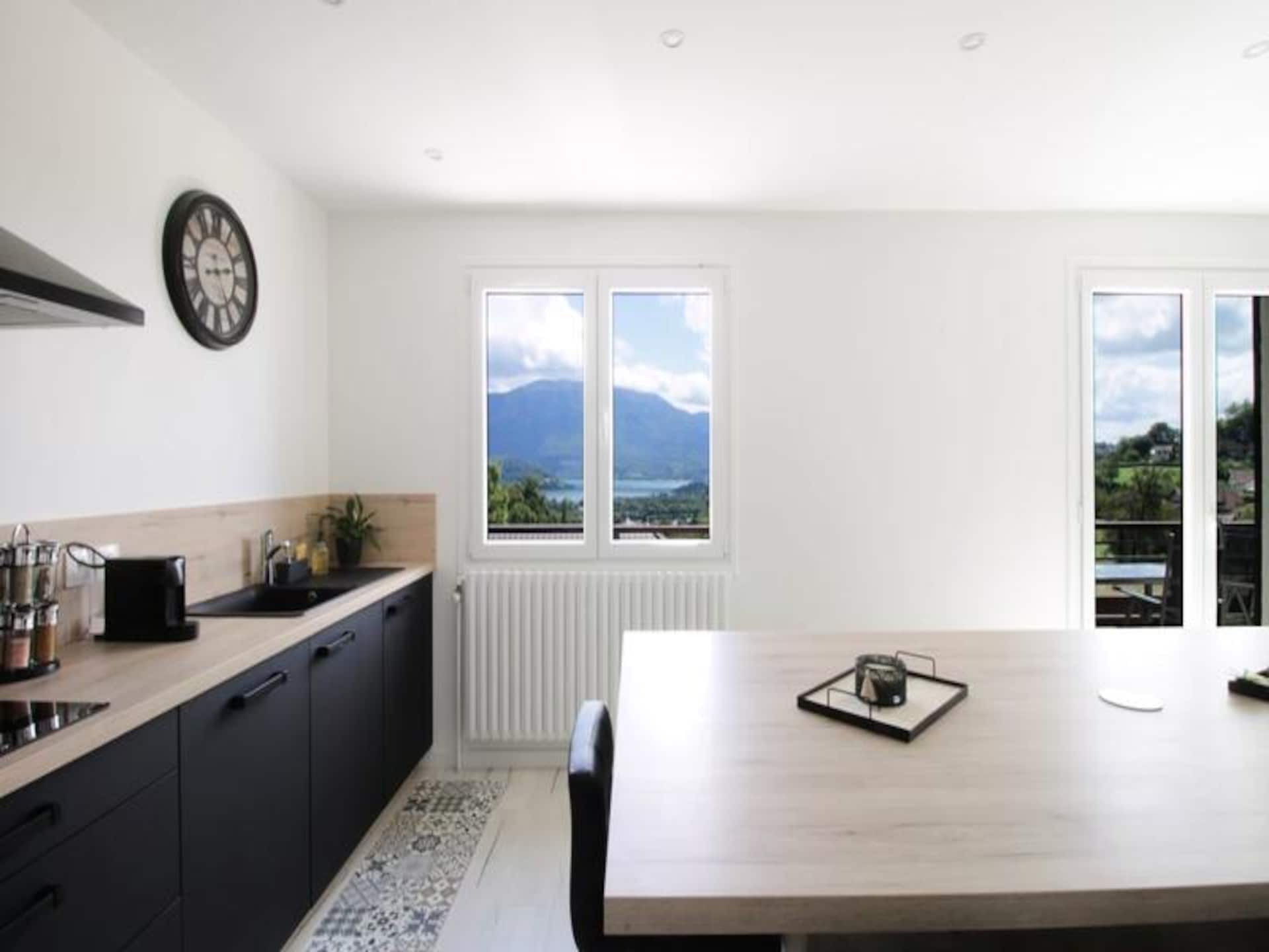 Sfeervol chalet met 5 slaapkamers en panorama op Lac d'Aiguebelette - foto 9
