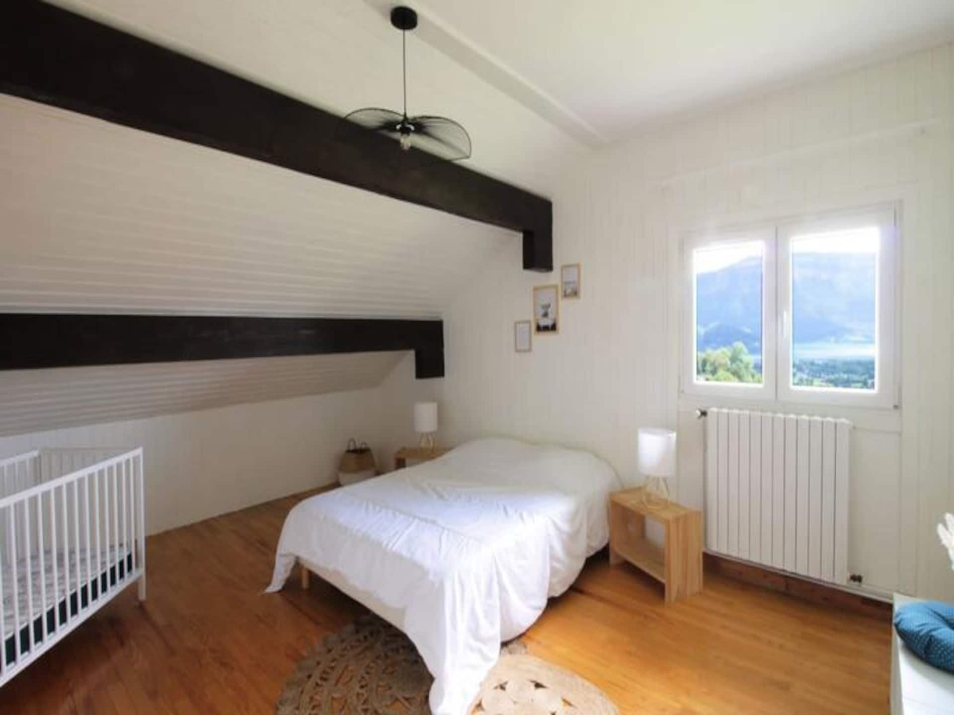 Sfeervol chalet met 5 slaapkamers en panorama op Lac d'Aiguebelette - foto 12