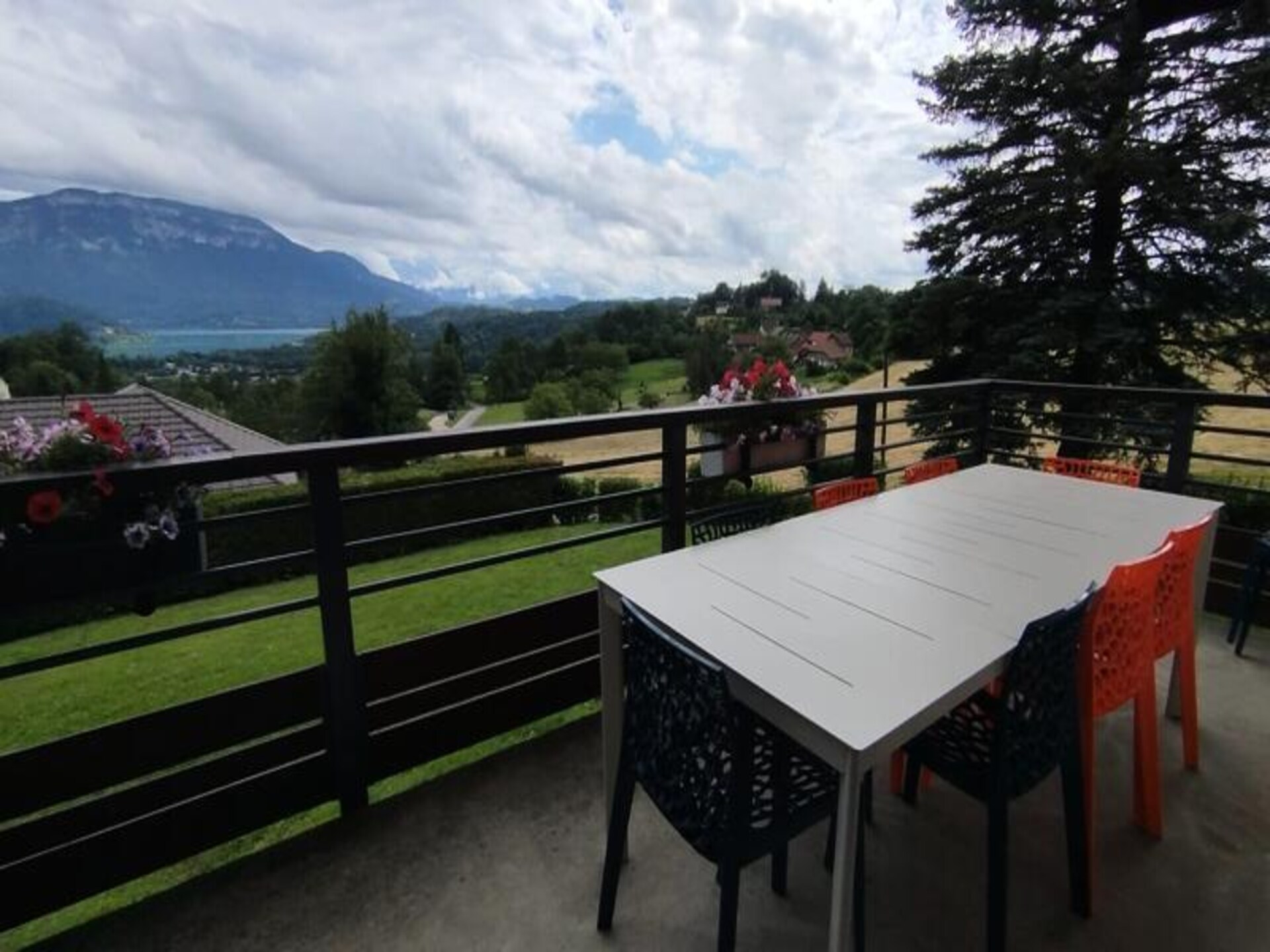 Sfeervol chalet met 5 slaapkamers en panorama op Lac d'Aiguebelette - foto 17