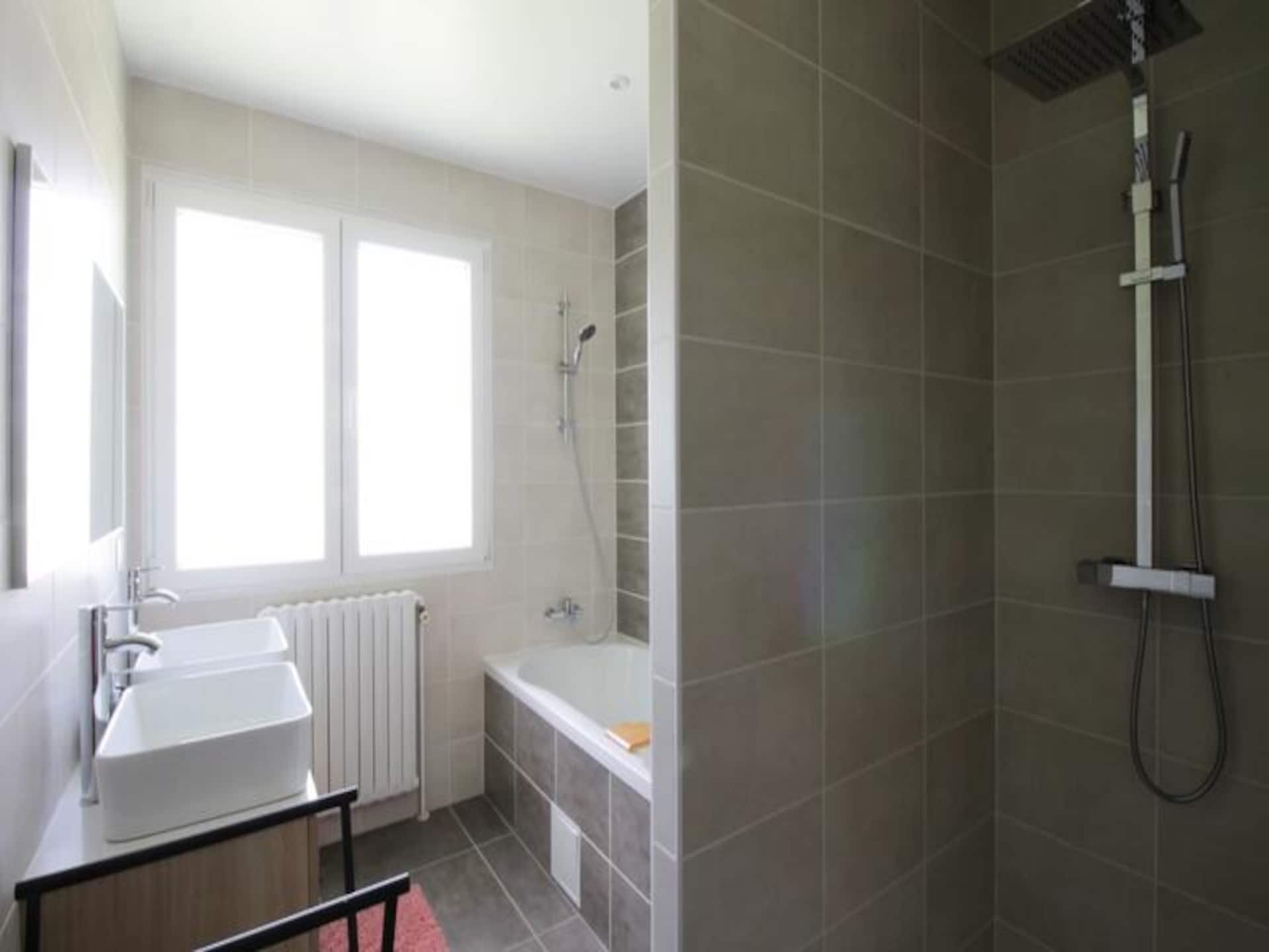 Sfeervol chalet met 5 slaapkamers en panorama op Lac d'Aiguebelette - foto 20