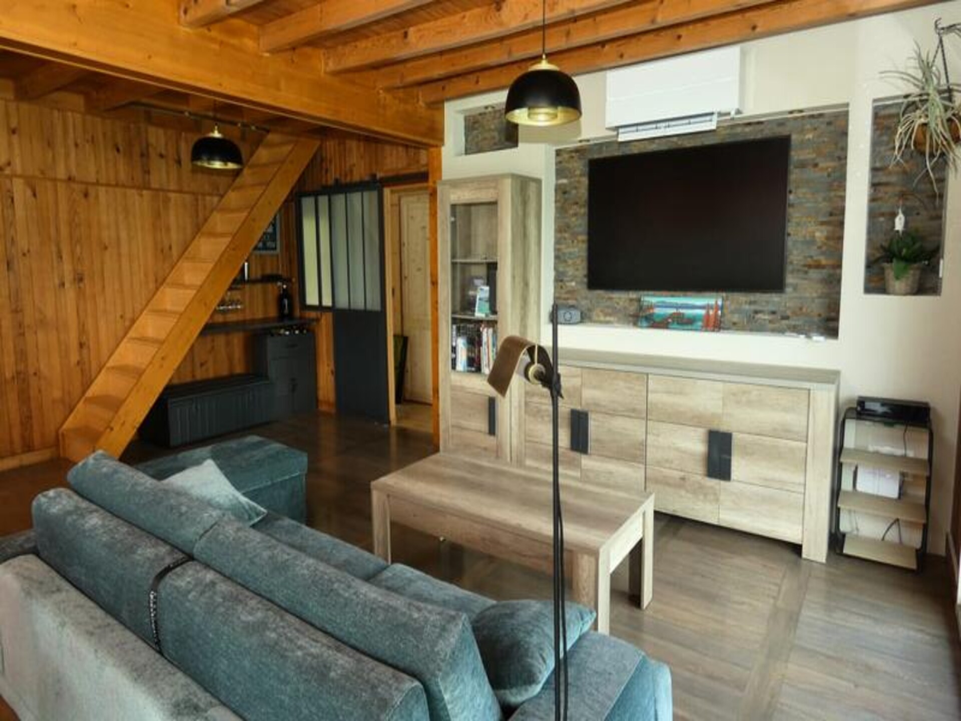 Romantisch chalet met panoramisch uitzicht op het meer van Paladru en privé-spa - foto 9