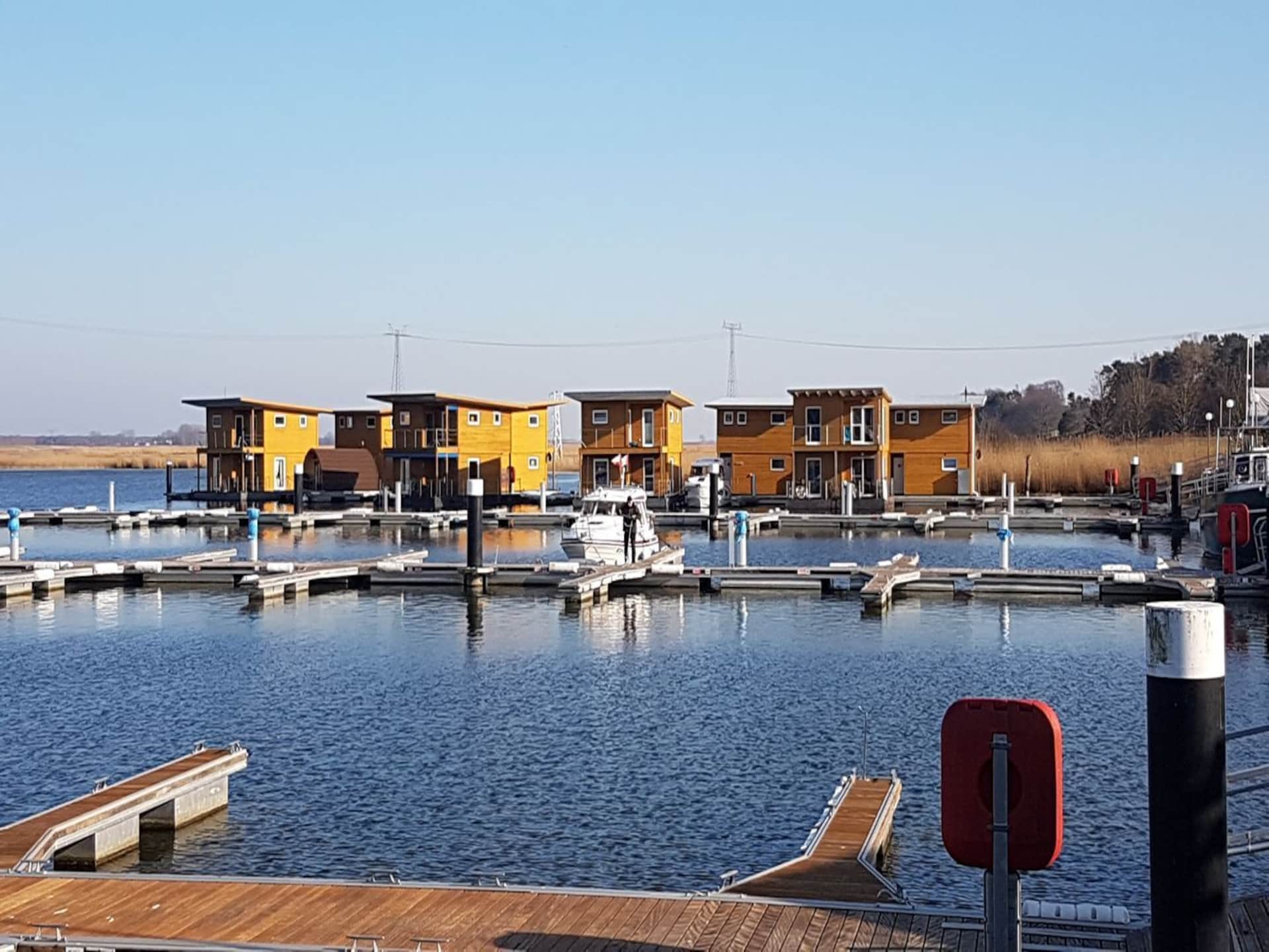Ruime woonboot voor 6 personen aan de Kroesliner See in Kröslin - foto 3