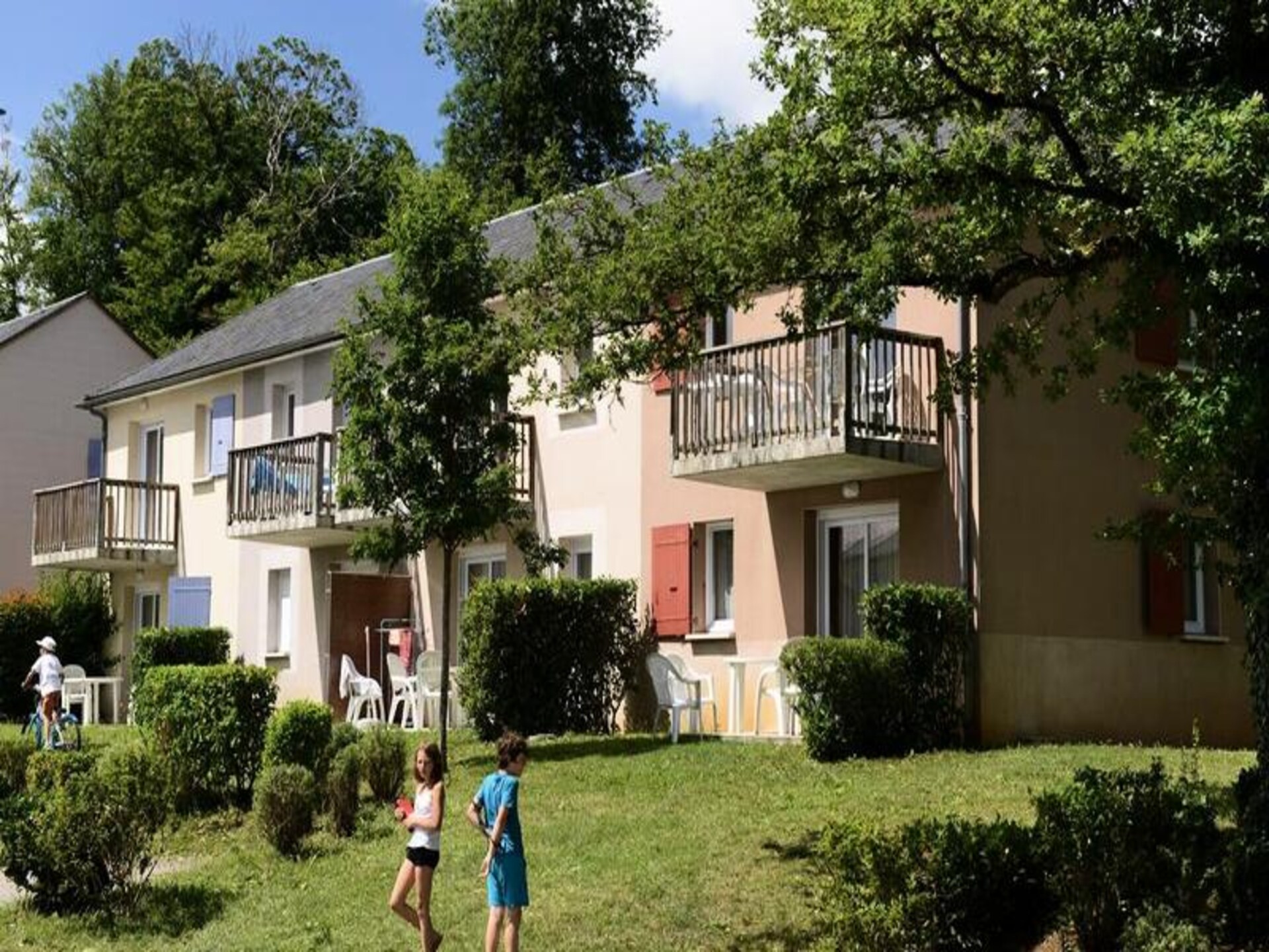 Groen appartement voor 4 bij Rignac met zwembad en uitzicht op de natuur - foto 4