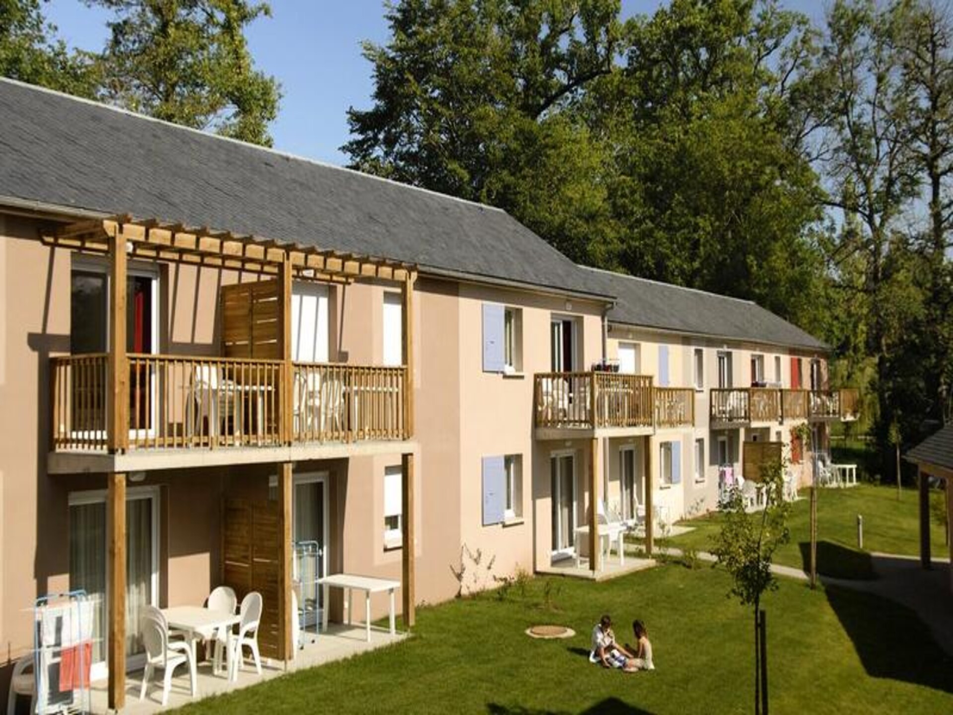 Groen appartement voor 4 bij Rignac met zwembad en uitzicht op de natuur - foto 5