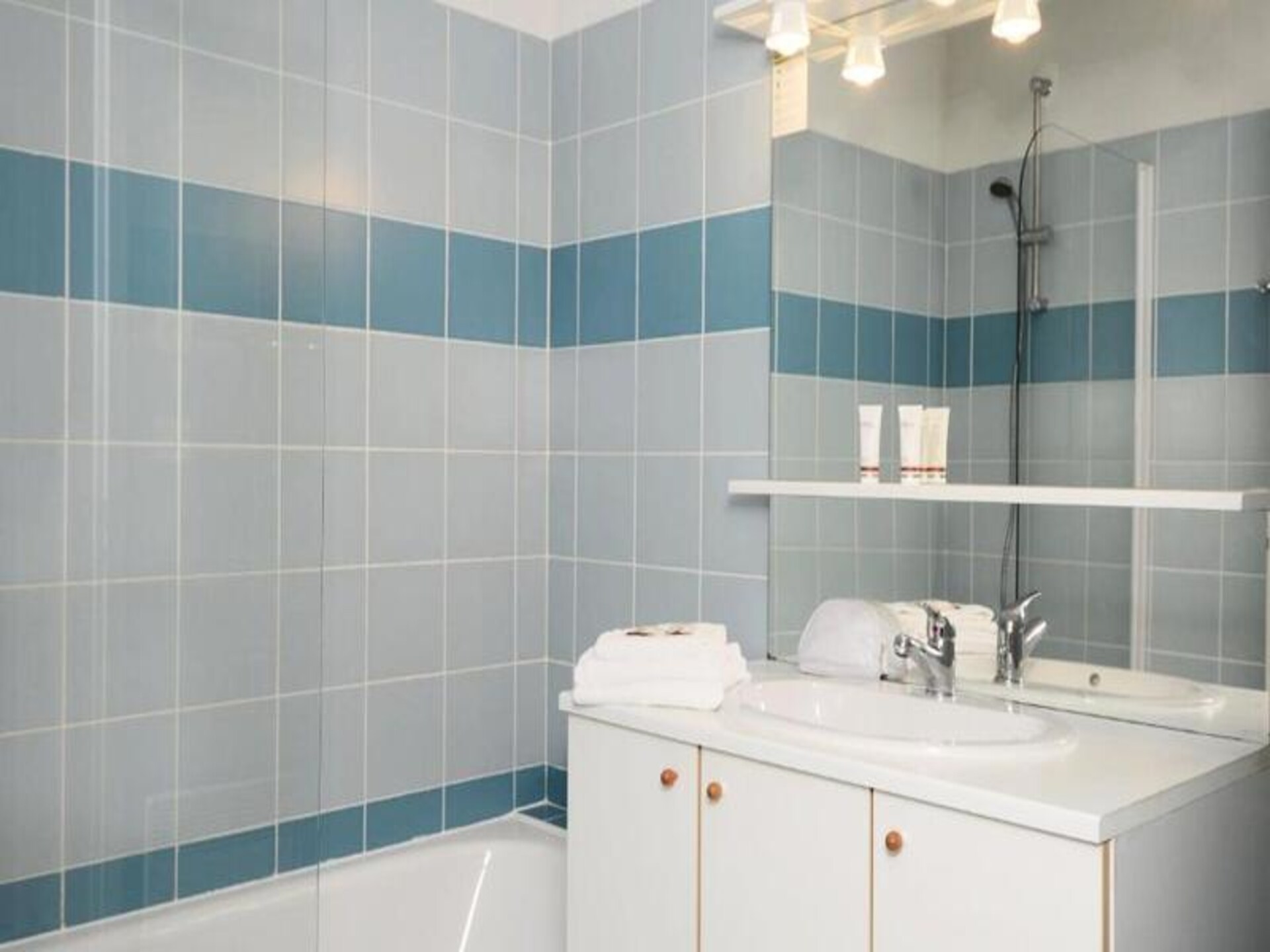 Groen appartement voor 4 bij Rignac met zwembad en uitzicht op de natuur - foto 10