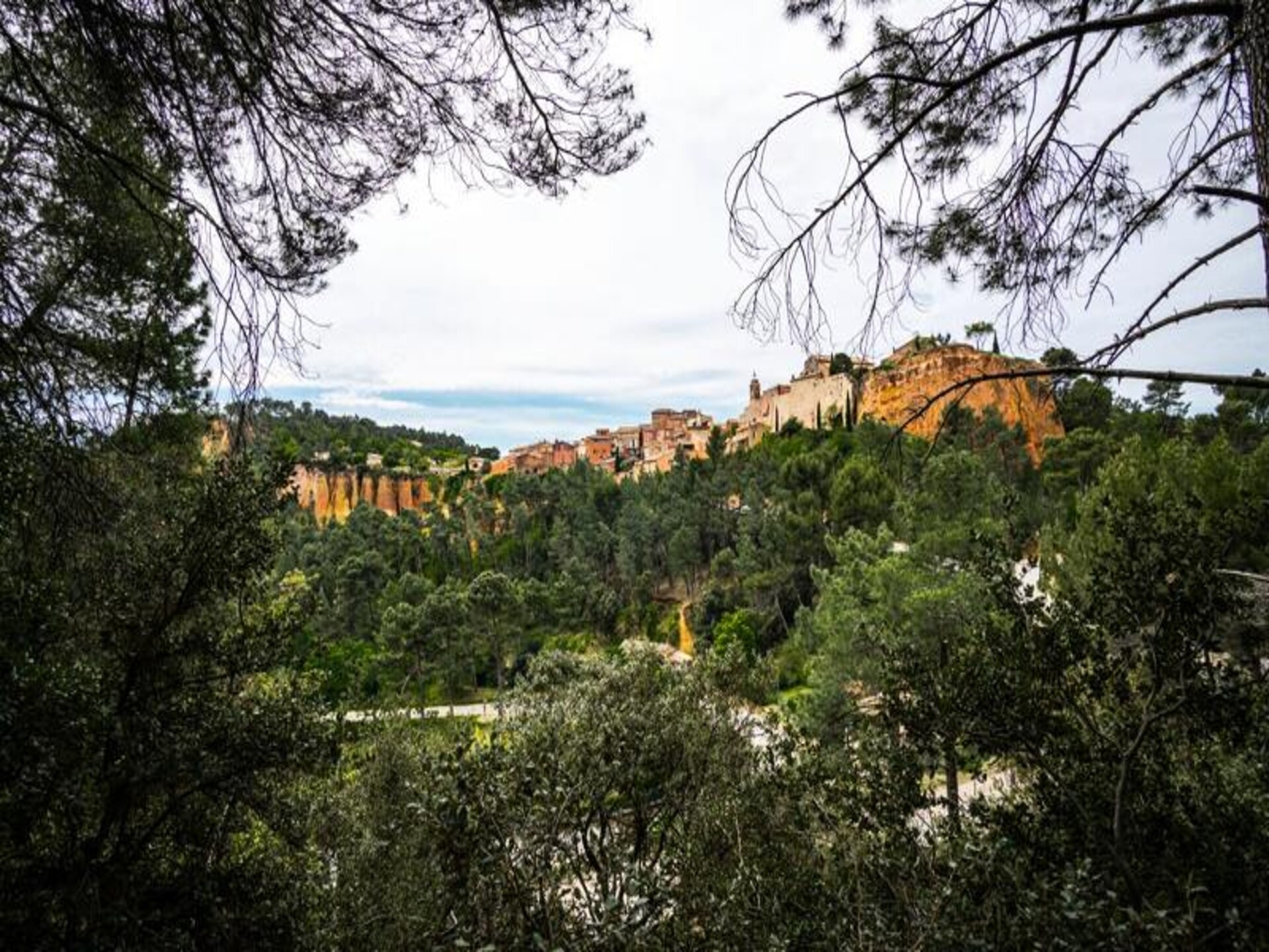 Provençaalse boerderij met verwarmd zwembad en uitzicht op Roussillon - foto 9