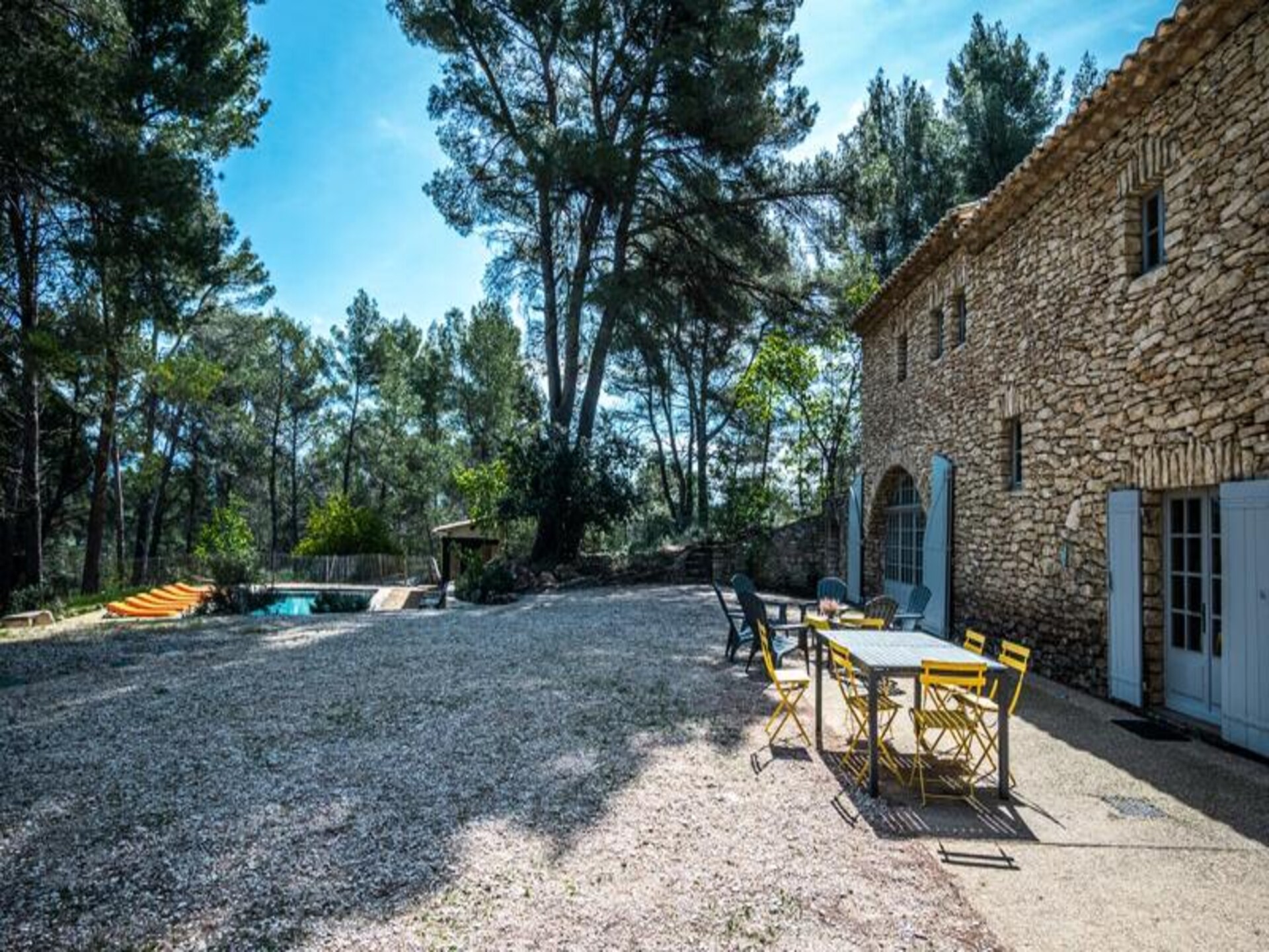 Provençaalse boerderij met verwarmd zwembad en uitzicht op Roussillon - foto 31